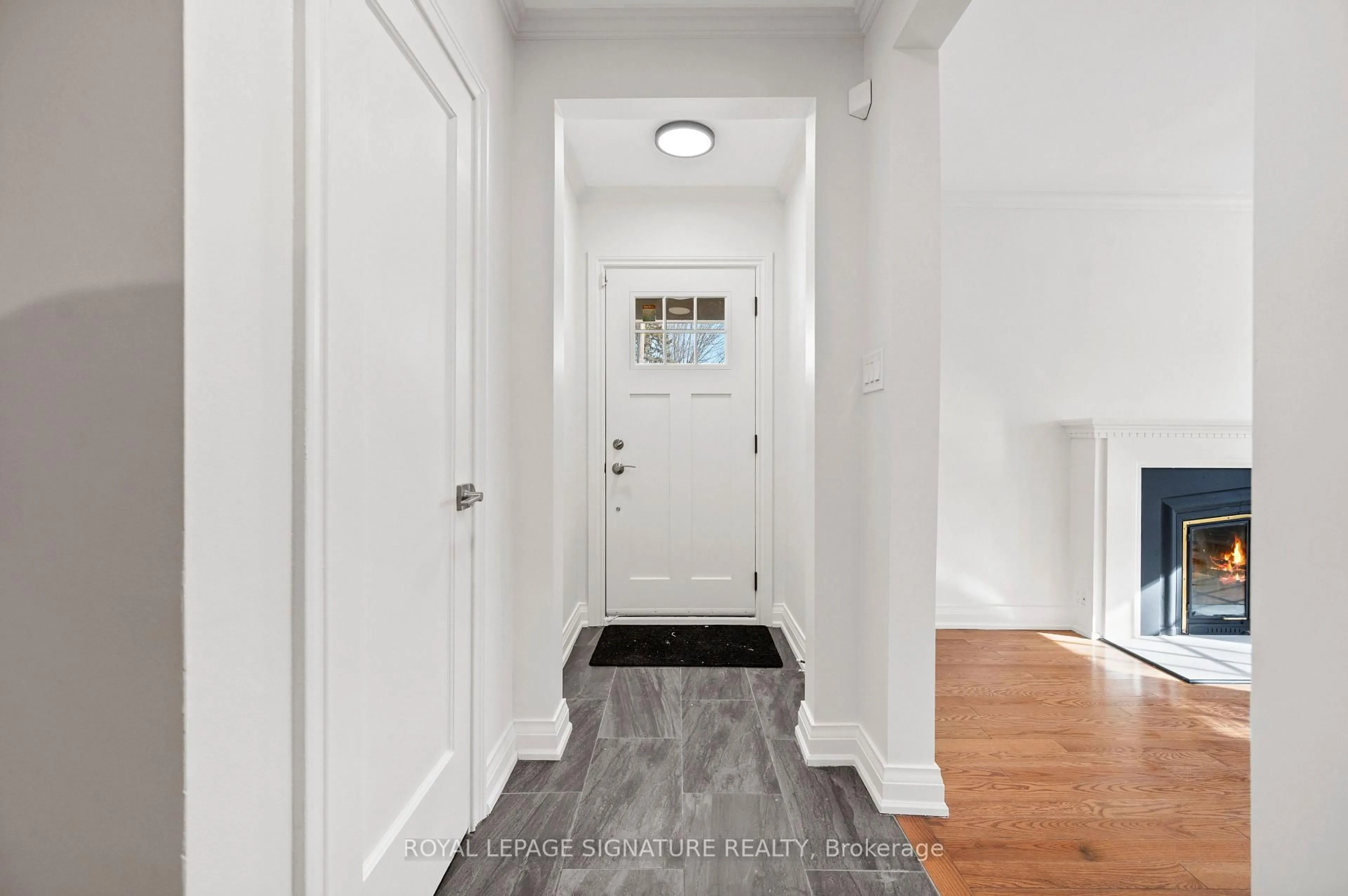 Indoor entryway for 28 Eagle Rd, Toronto Ontario M8Z 4H5