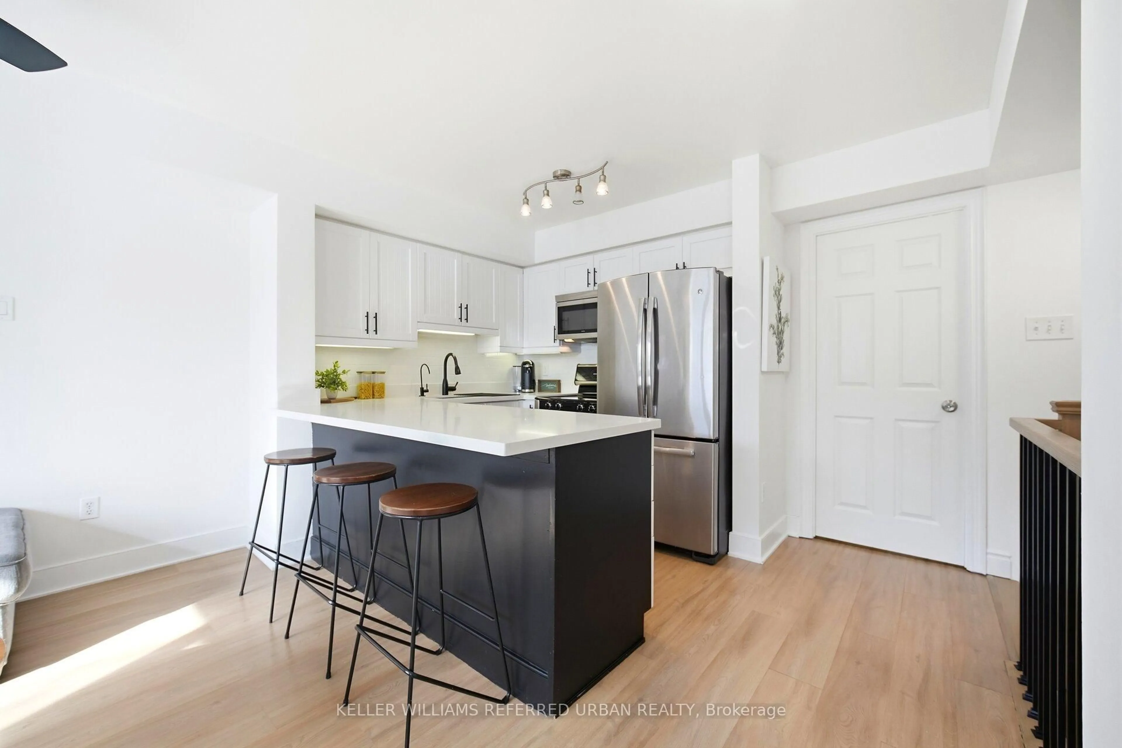 Open concept kitchen, unknown for 125 George Appleton Way #2020, Toronto Ontario M3M 0A2