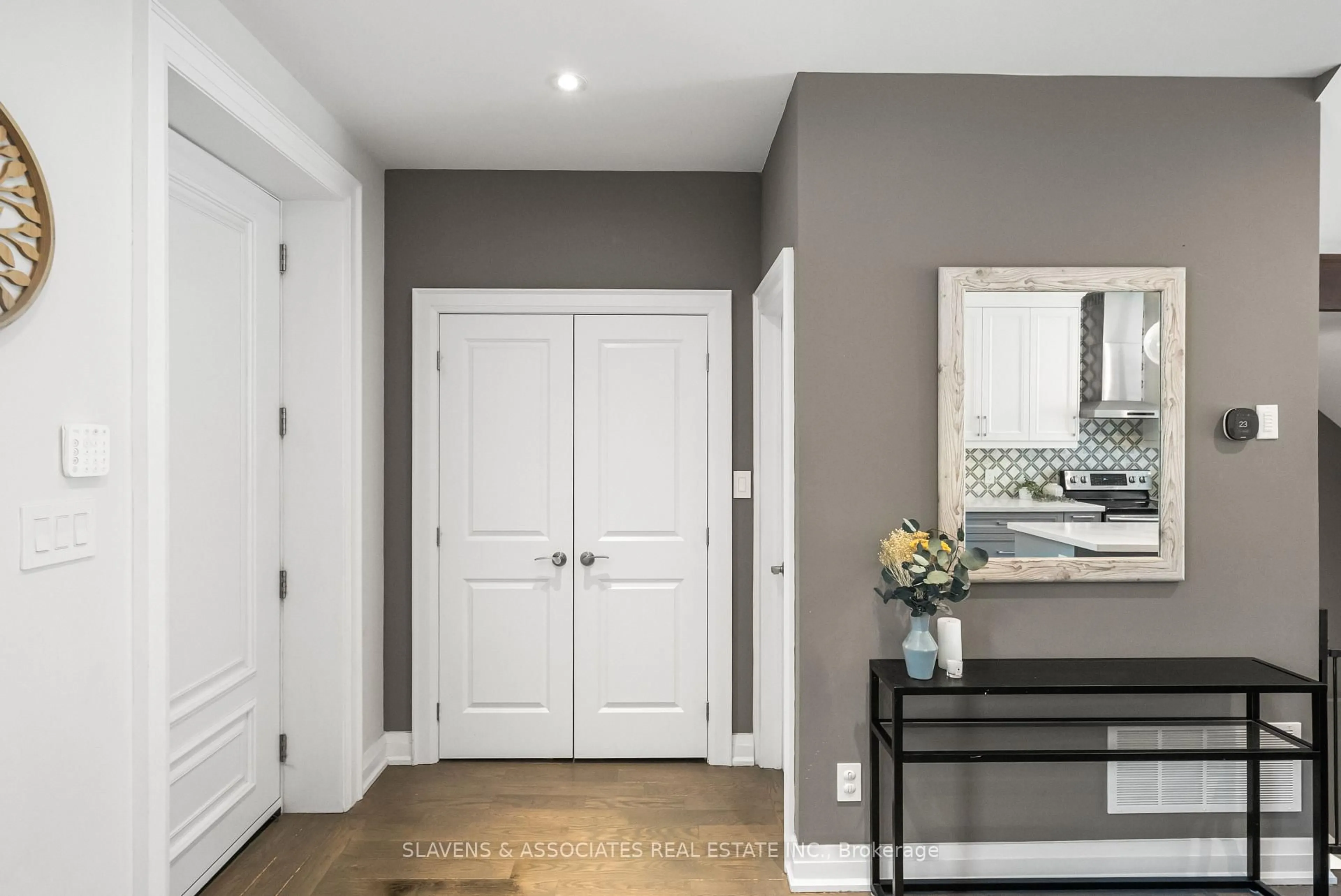 Indoor entryway for 1213 Glencairn Ave, Toronto Ontario M6B 2B6