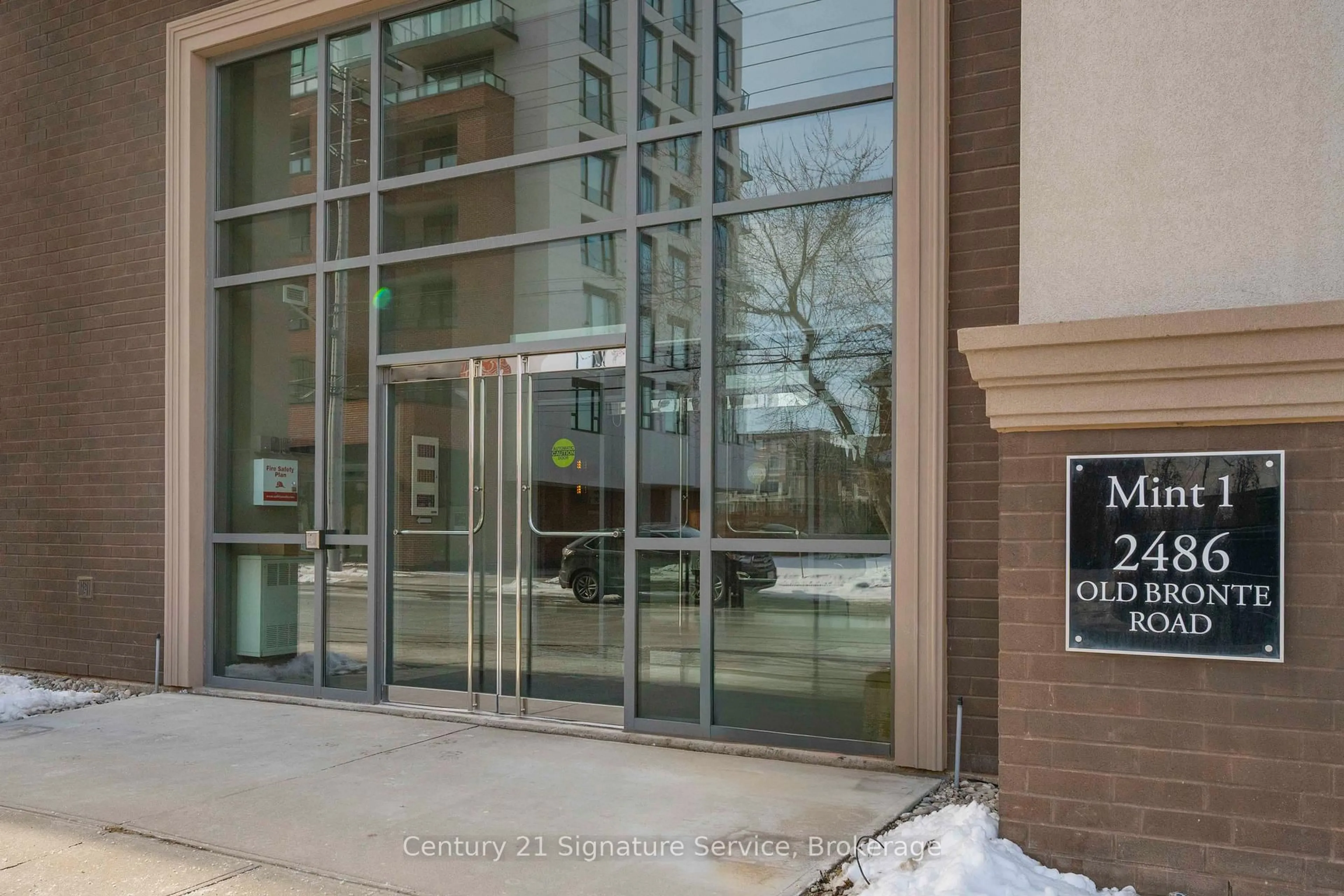 Indoor foyer for 2486 Old Bronte Rd #405, Oakville Ontario L6M 0Y4