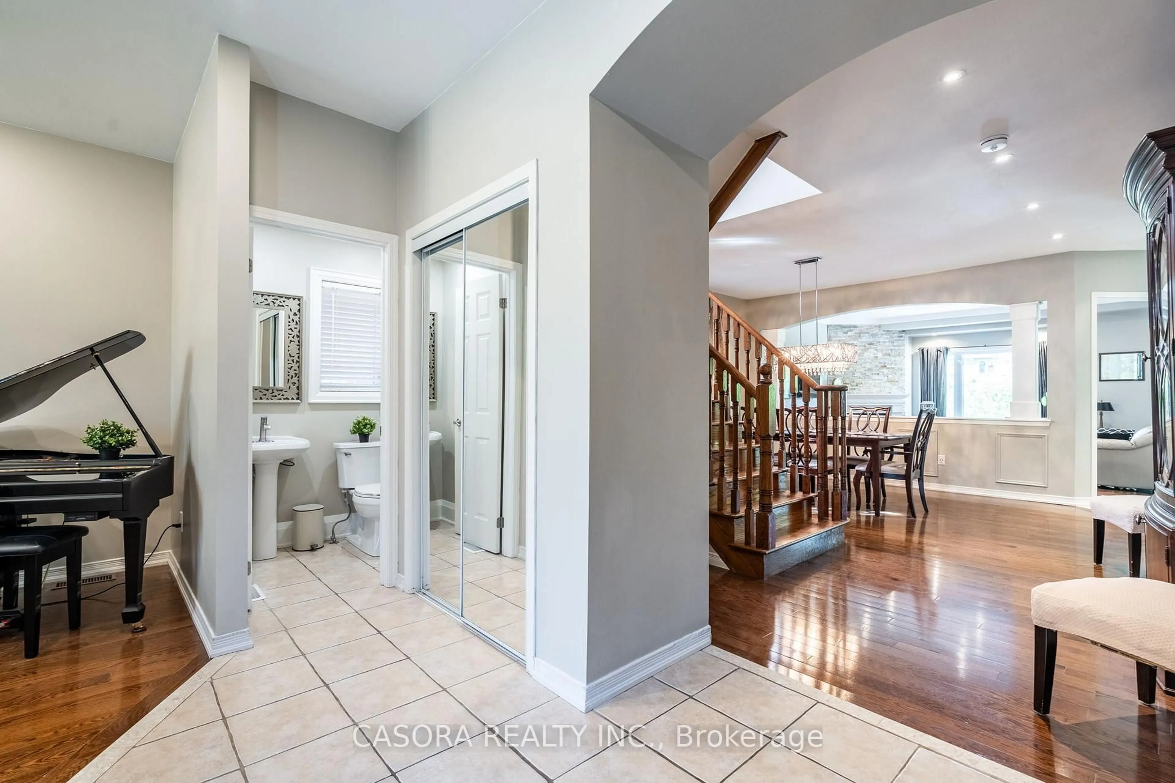 Indoor entryway for 3153 Ferguson Dr, Burlington Ontario L7M 0G3
