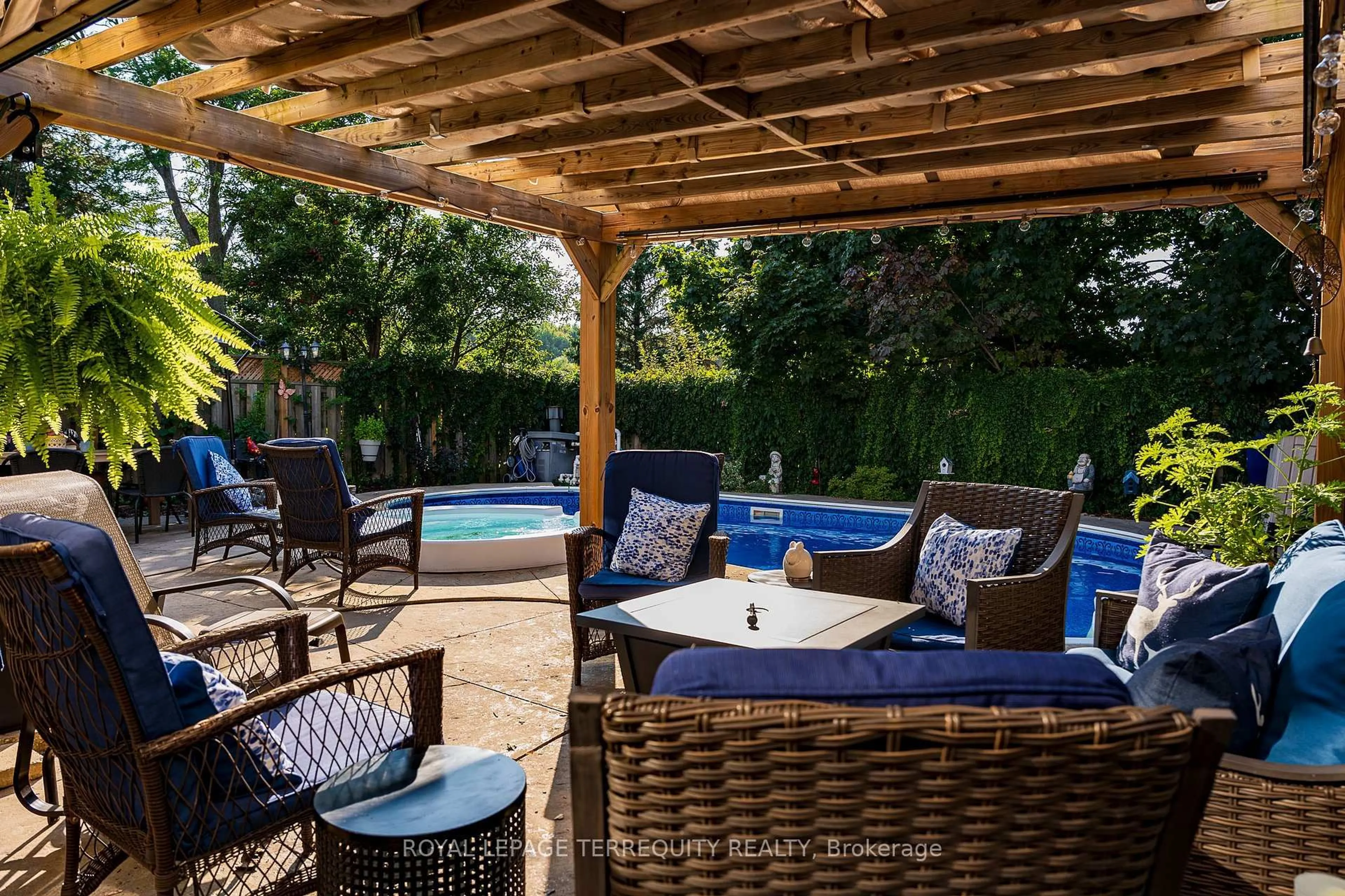 Patio, water/lake/river/ocean view for 6164 Osprey Blvd, Mississauga Ontario L5N 5W5