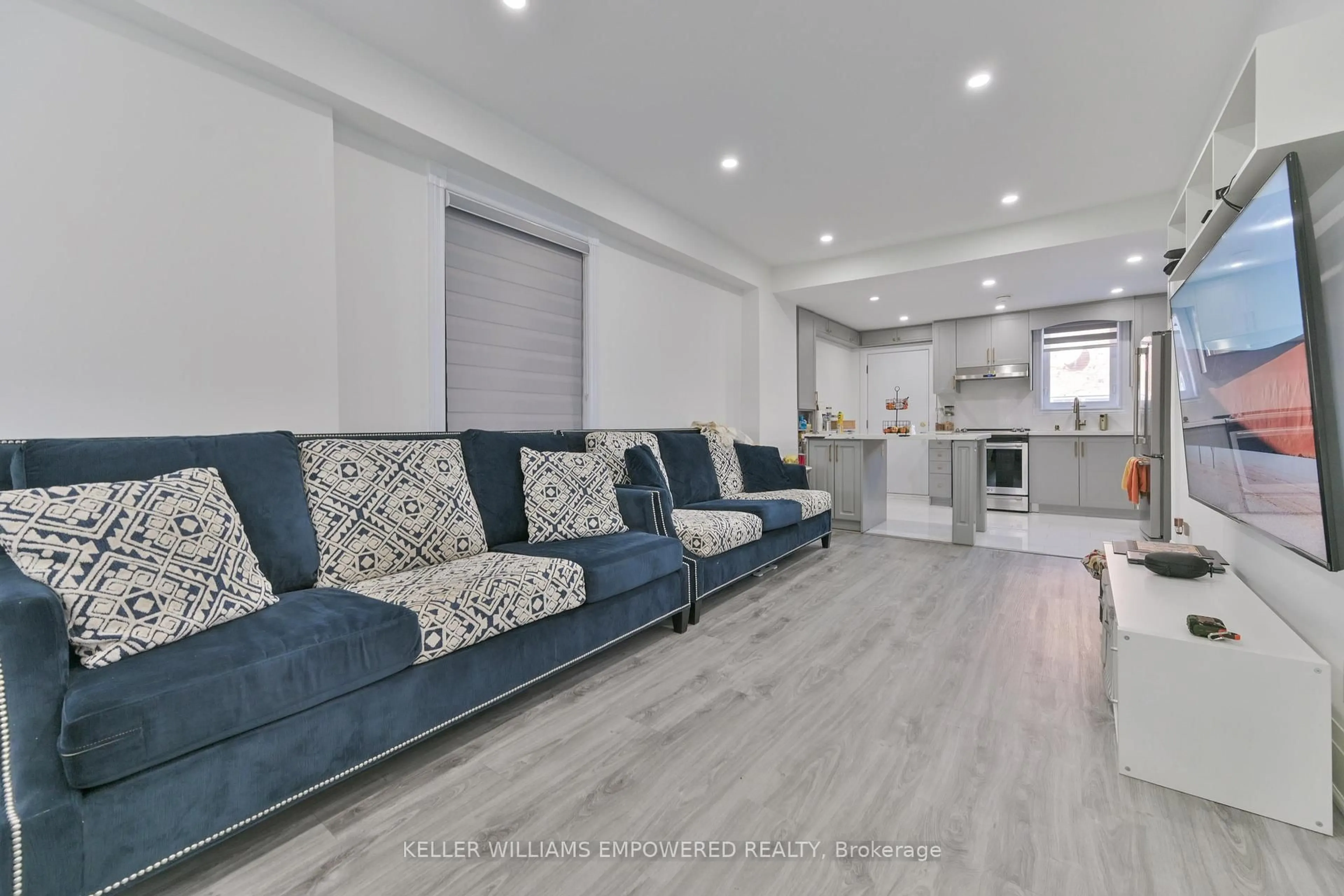 Living room with furniture, unknown for 80 Beaver Ave, Toronto Ontario M6H 2G2