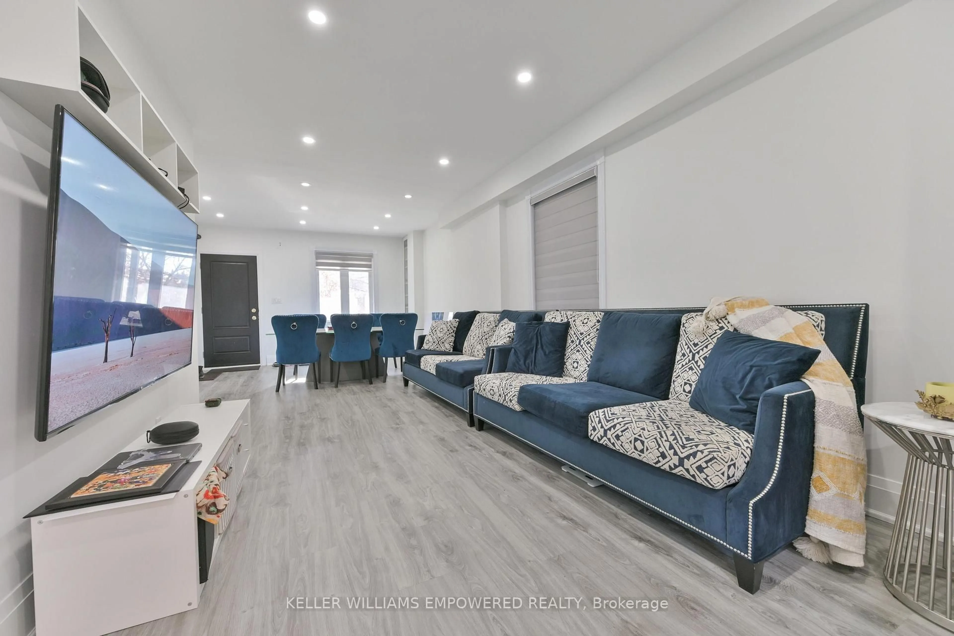 Living room with furniture, unknown for 80 Beaver Ave, Toronto Ontario M6H 2G2