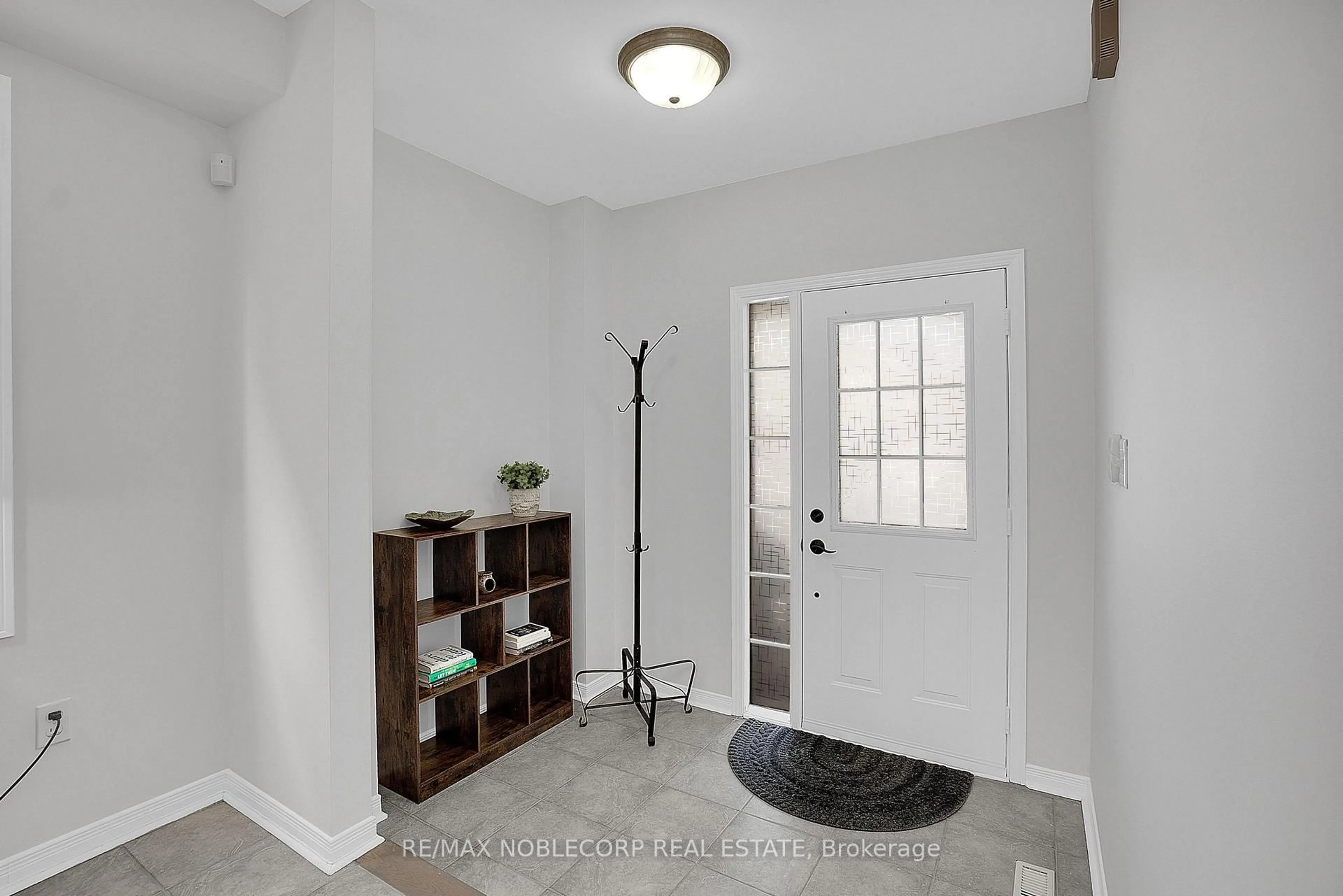 Indoor entryway for 16 Humbershed Cres, Caledon Ontario L7E 2X2