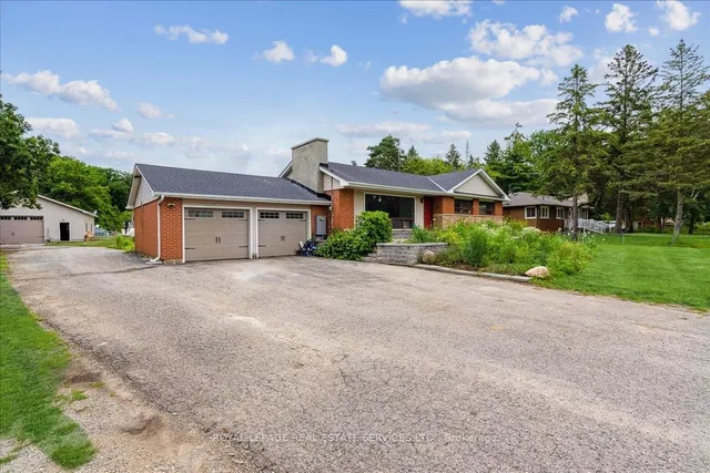 1099 Burnhamthorpe Rd, Oakville 2