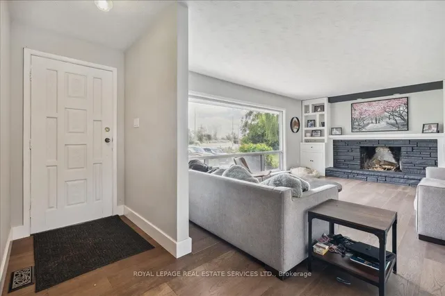 1099 Burnhamthorpe Rd, Oakville 3