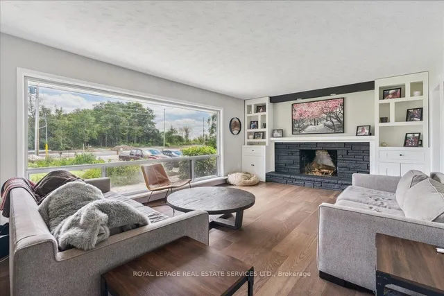 1099 Burnhamthorpe Rd, Oakville 4