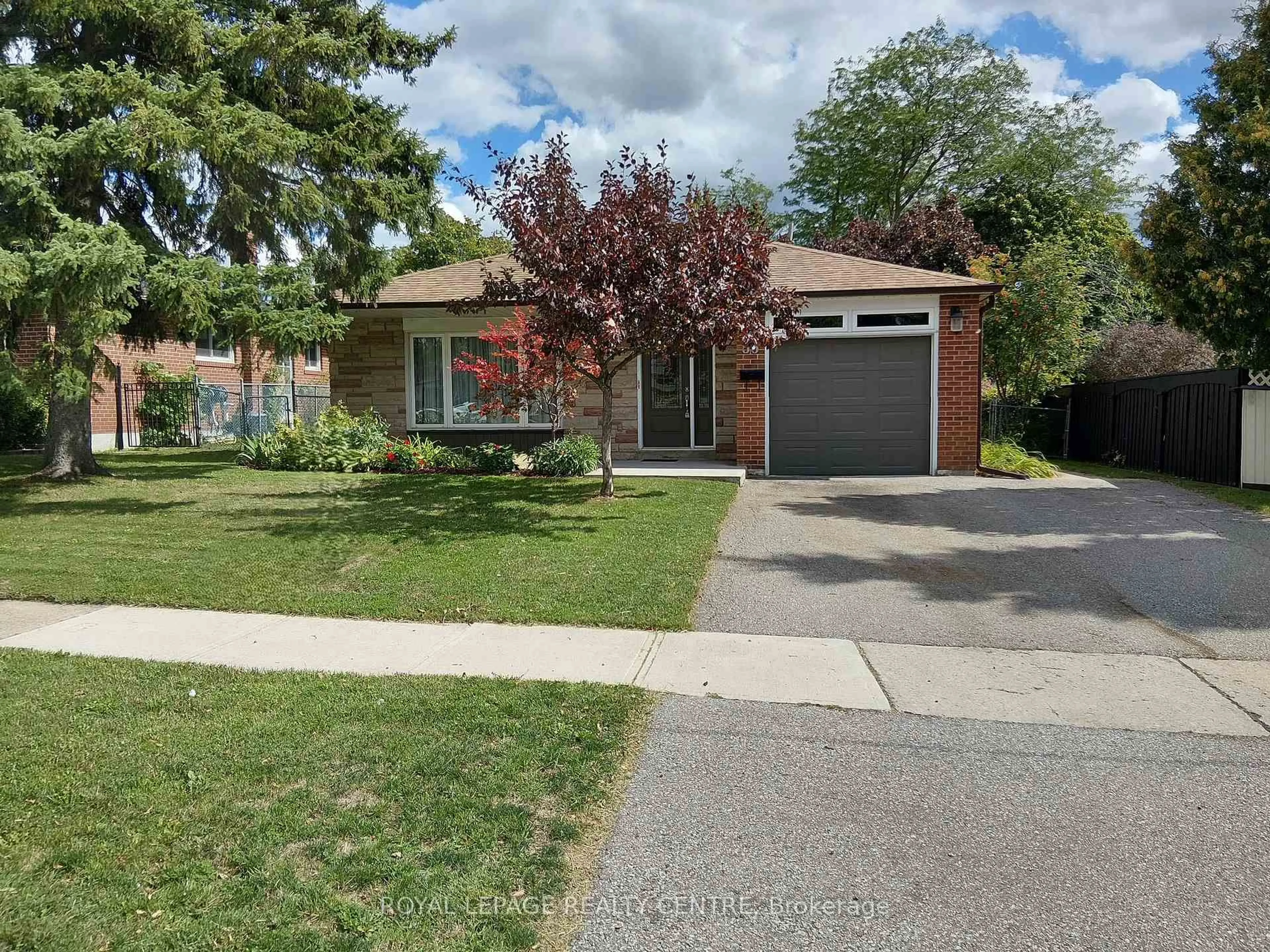 Home with brick exterior material, street for 35 Aintree Cres, Brampton Ontario L6T 2T2