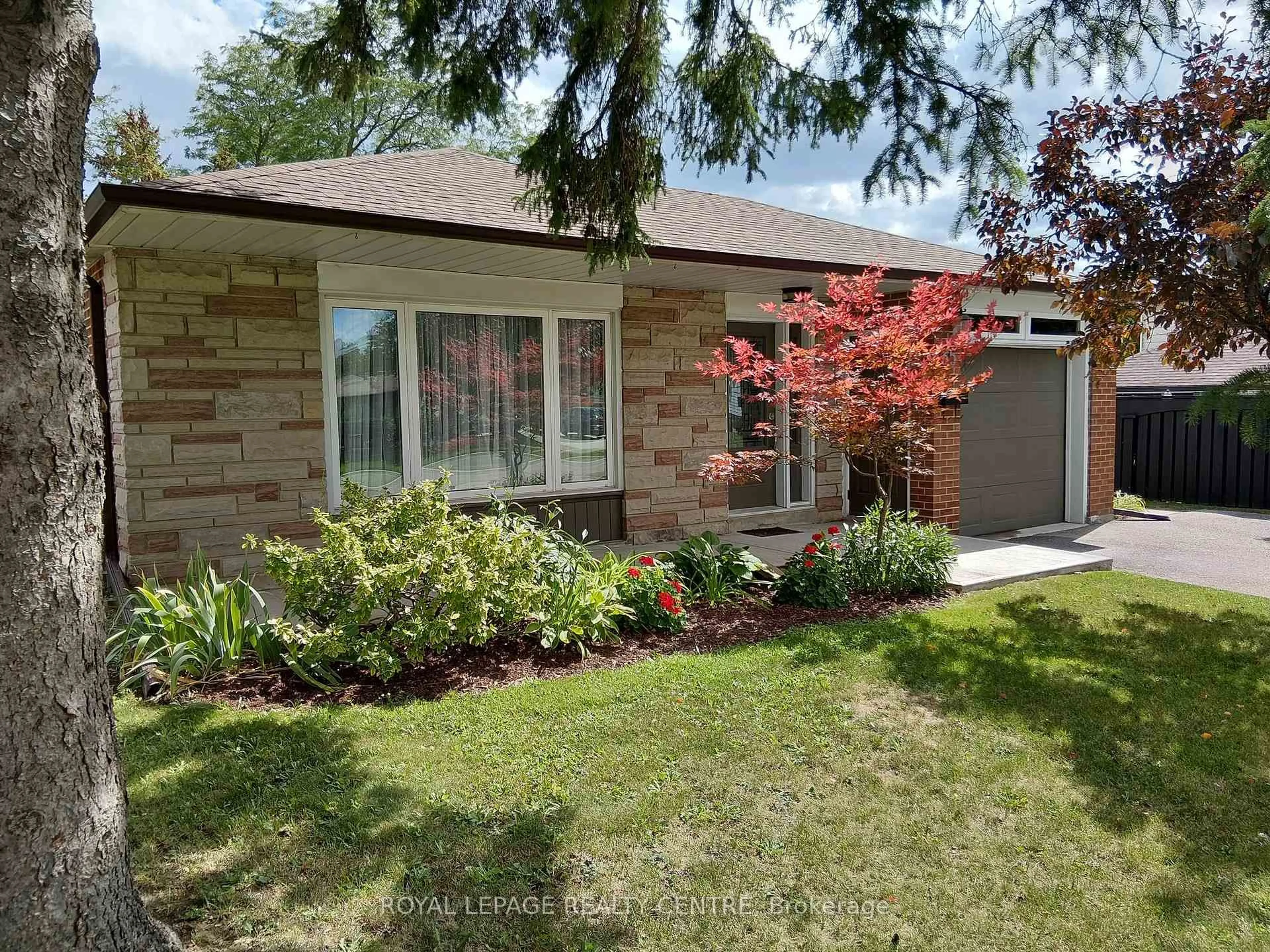 Home with brick exterior material, street for 35 Aintree Cres, Brampton Ontario L6T 2T2
