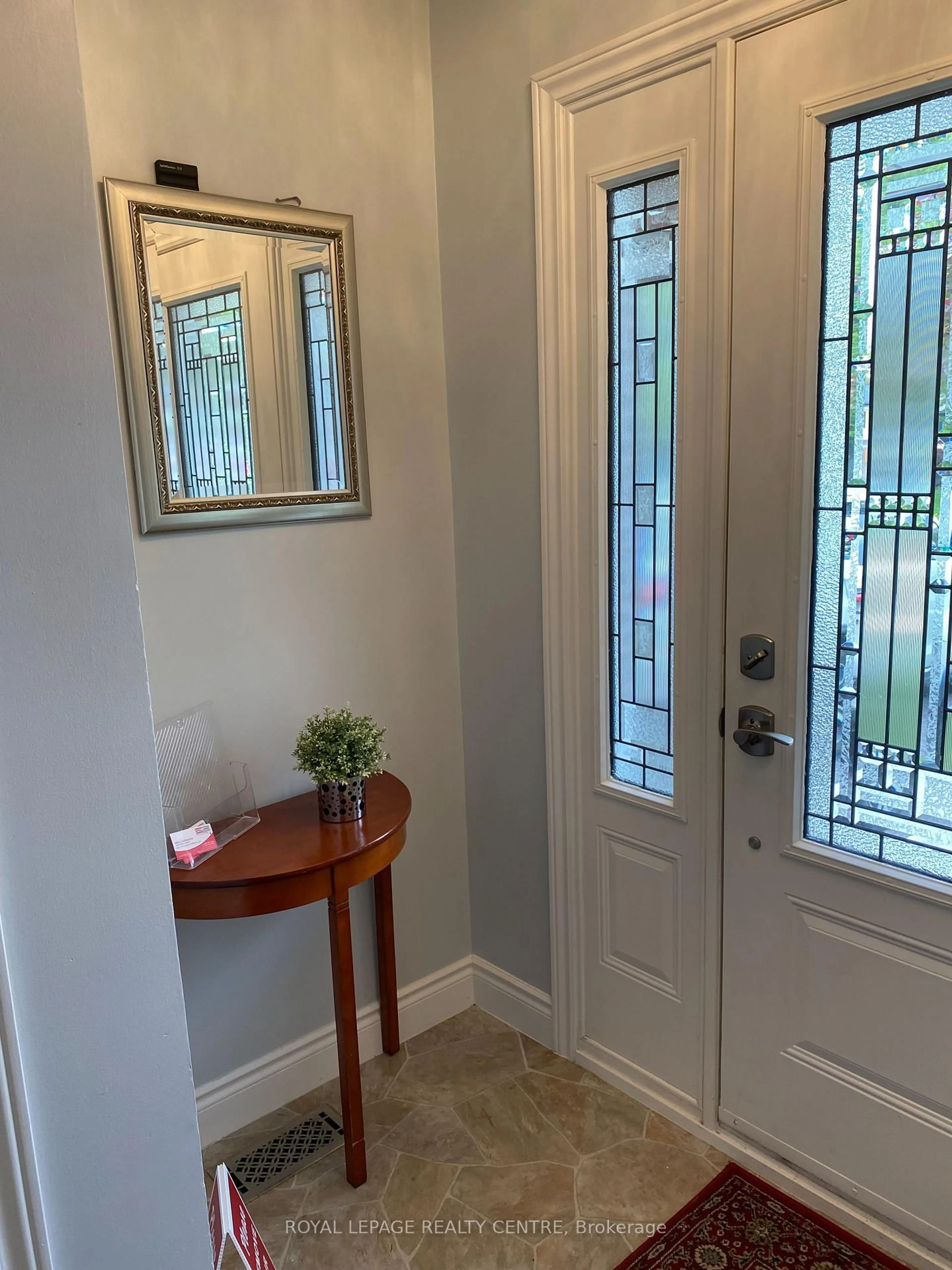 Indoor entryway for 35 Aintree Cres, Brampton Ontario L6T 2T2
