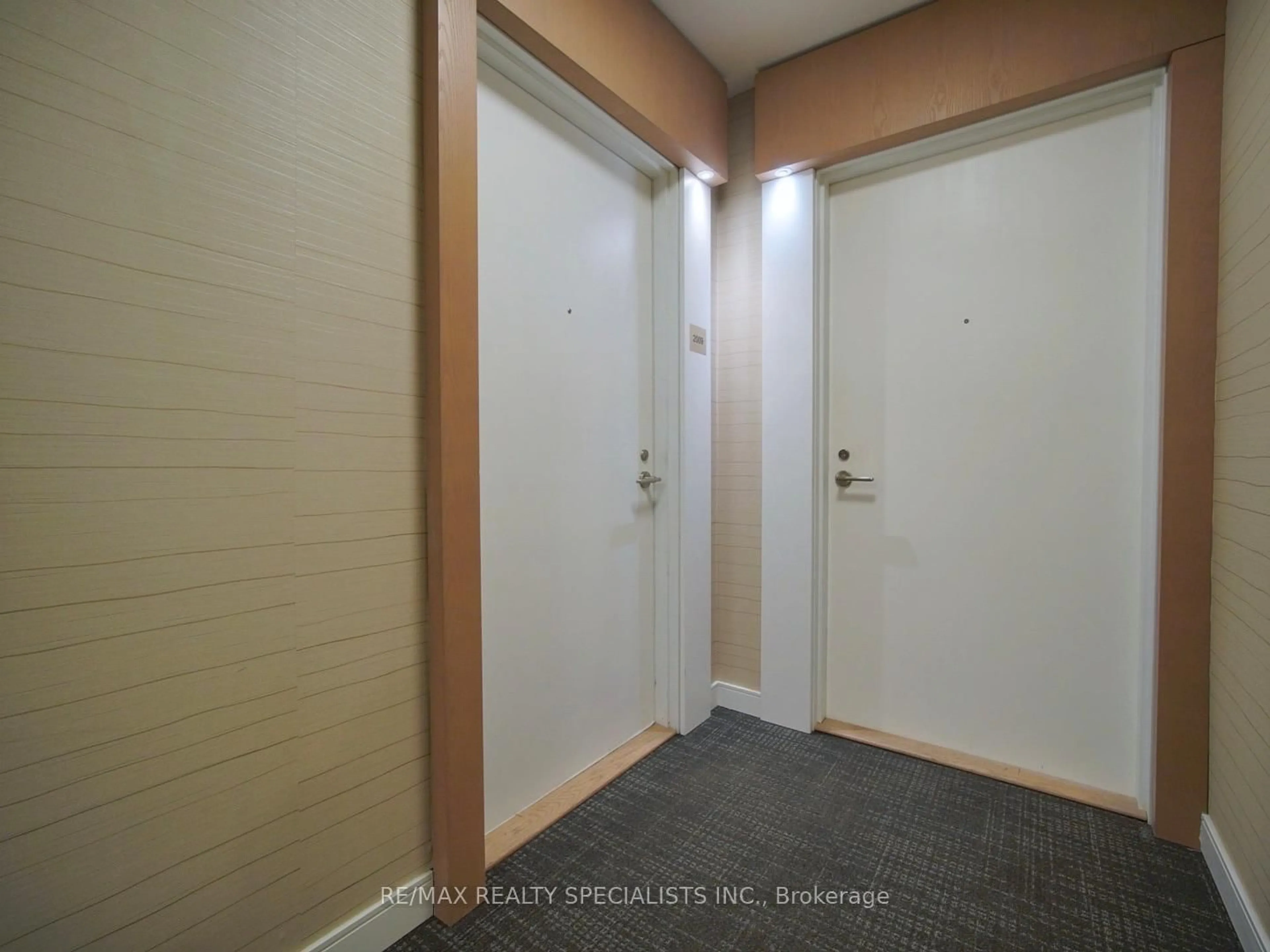 Indoor foyer for 70 Annie Craig Dr #2009, Toronto Ontario M8V 0C5