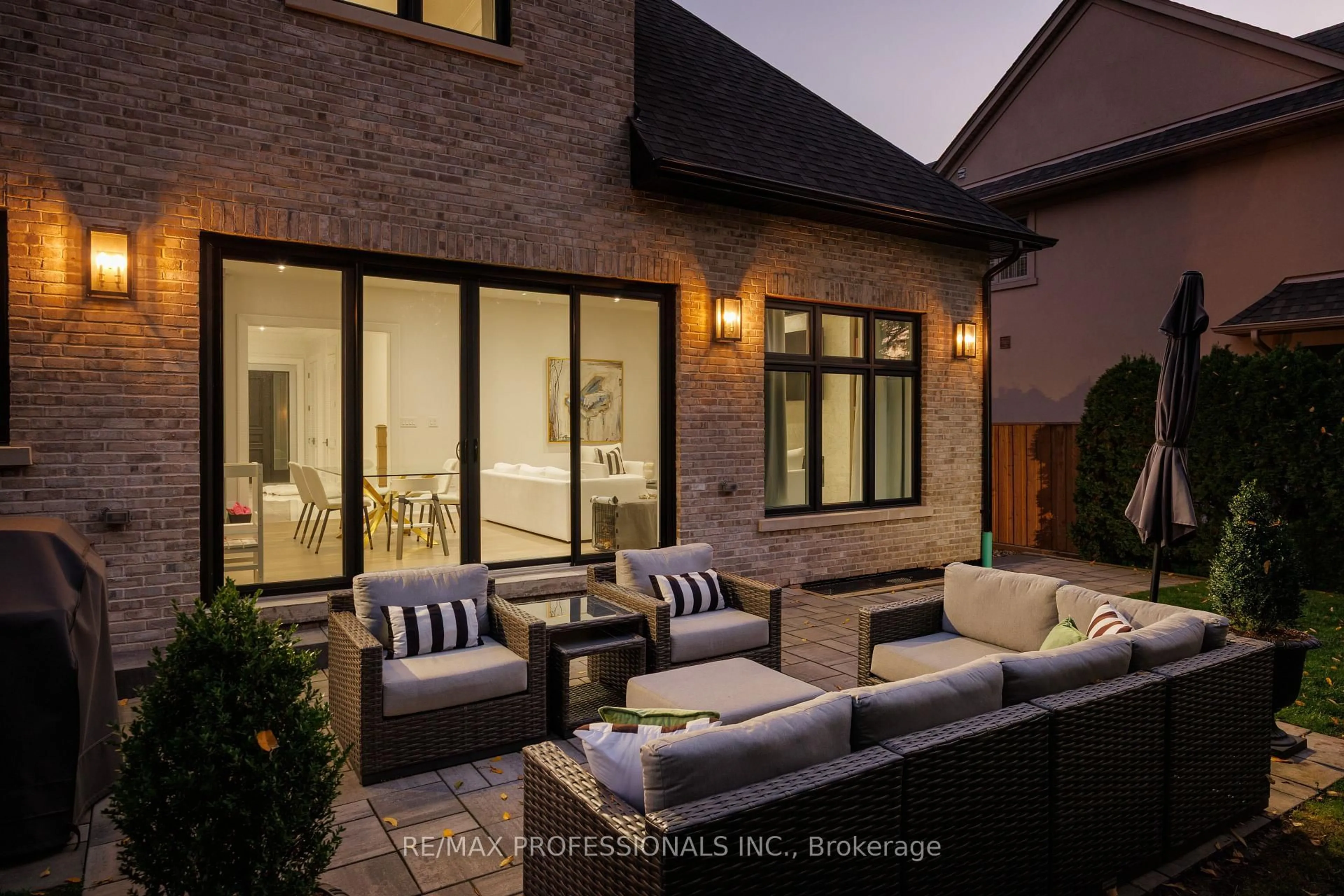 Patio, street for 2B Fairway Rd, Toronto Ontario M9A 5E9