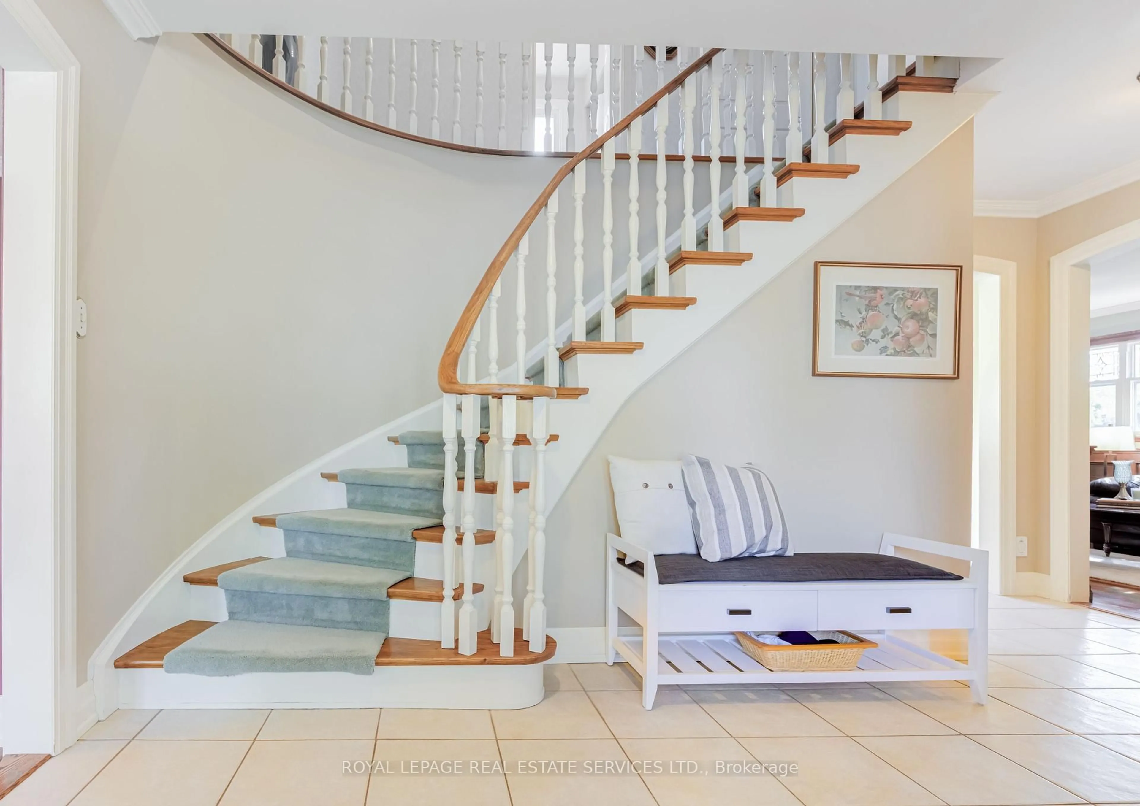 Stairs for 716 Cameron Crt, Mississauga Ontario L5C 3B9