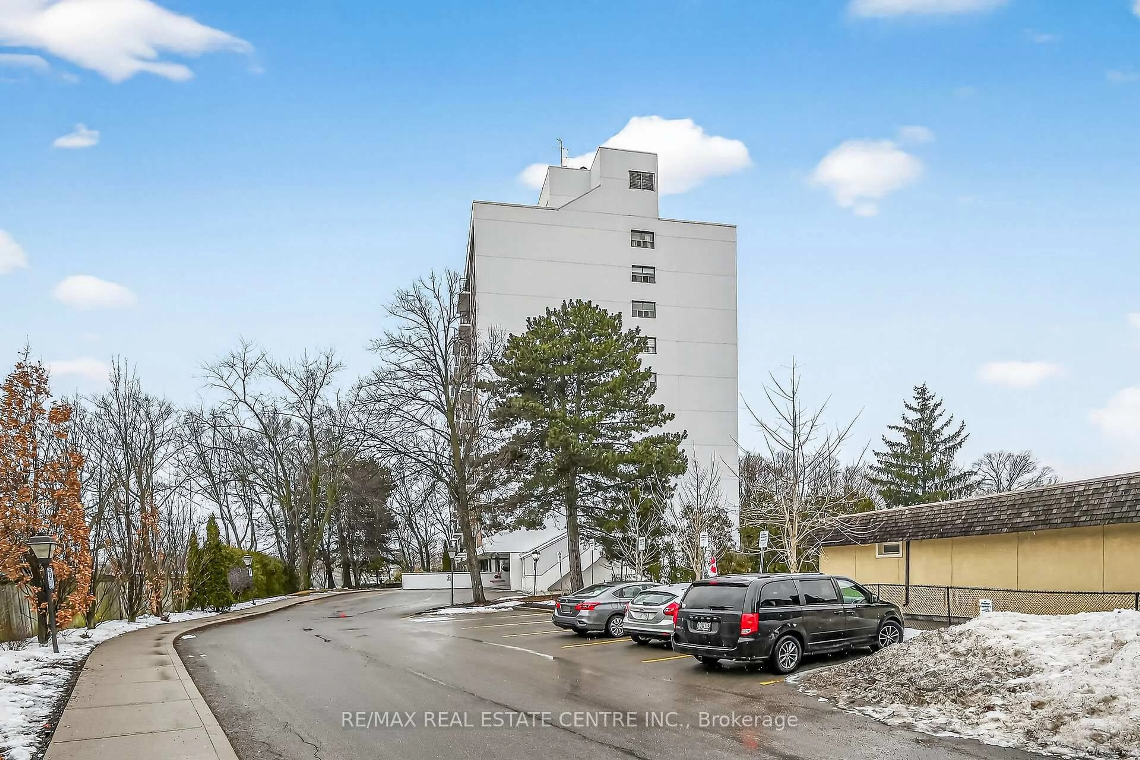 Unknown for 212 Kerr St #702, Oakville Ontario L6K 3B1