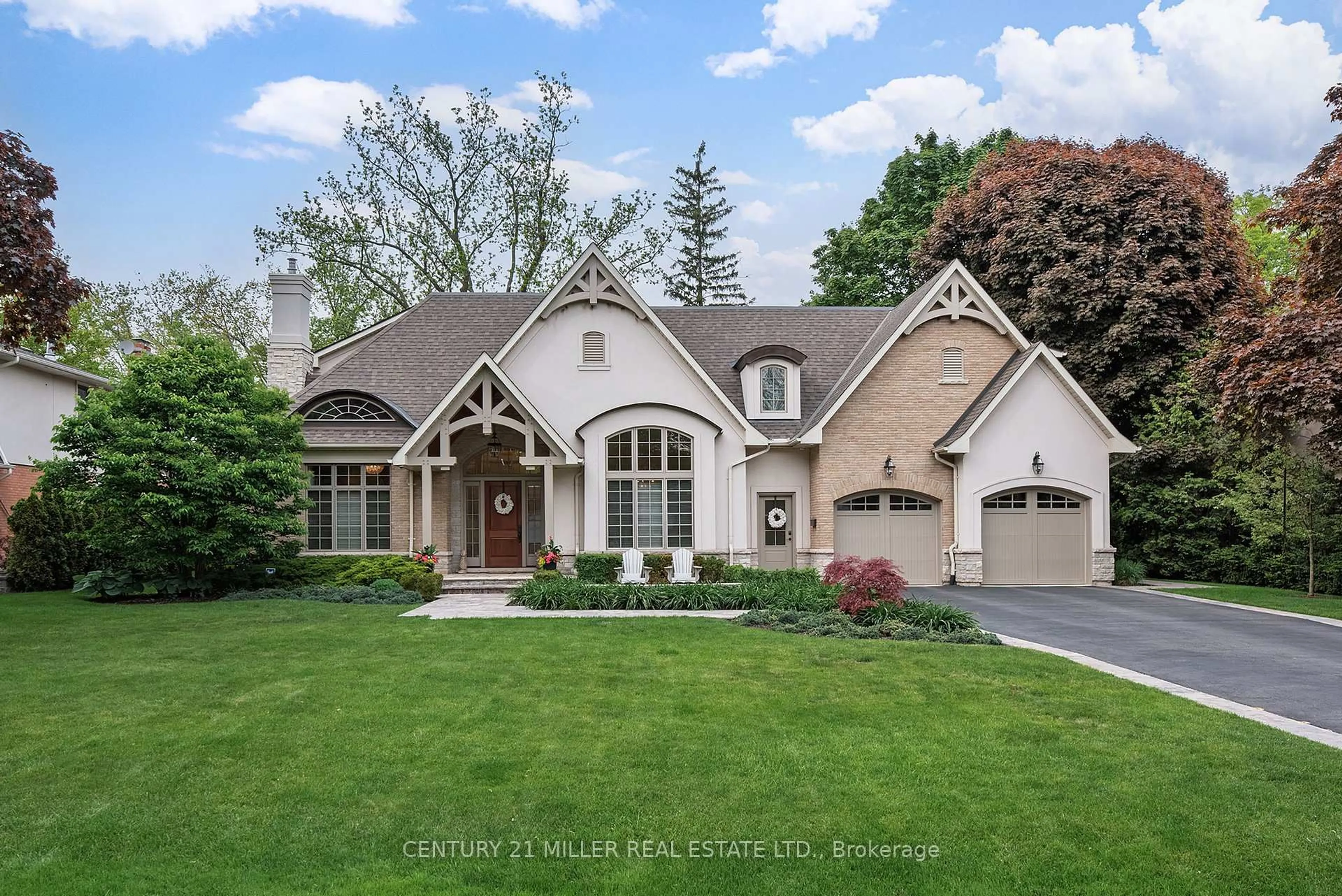 Home with vinyl exterior material, street for 209 Donessle Dr, Oakville Ontario L6J 3Y7