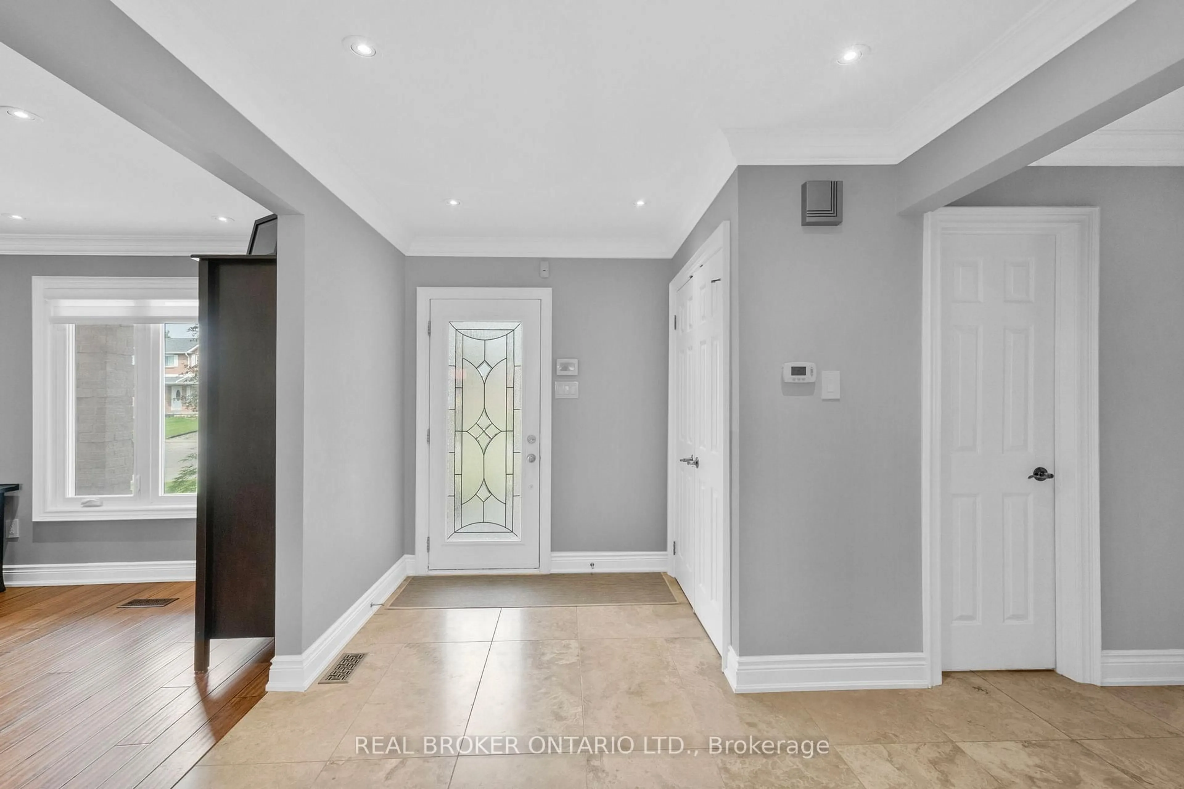 Indoor entryway for 11 Fountainbridge Dr, Caledon Ontario L7E 1P6