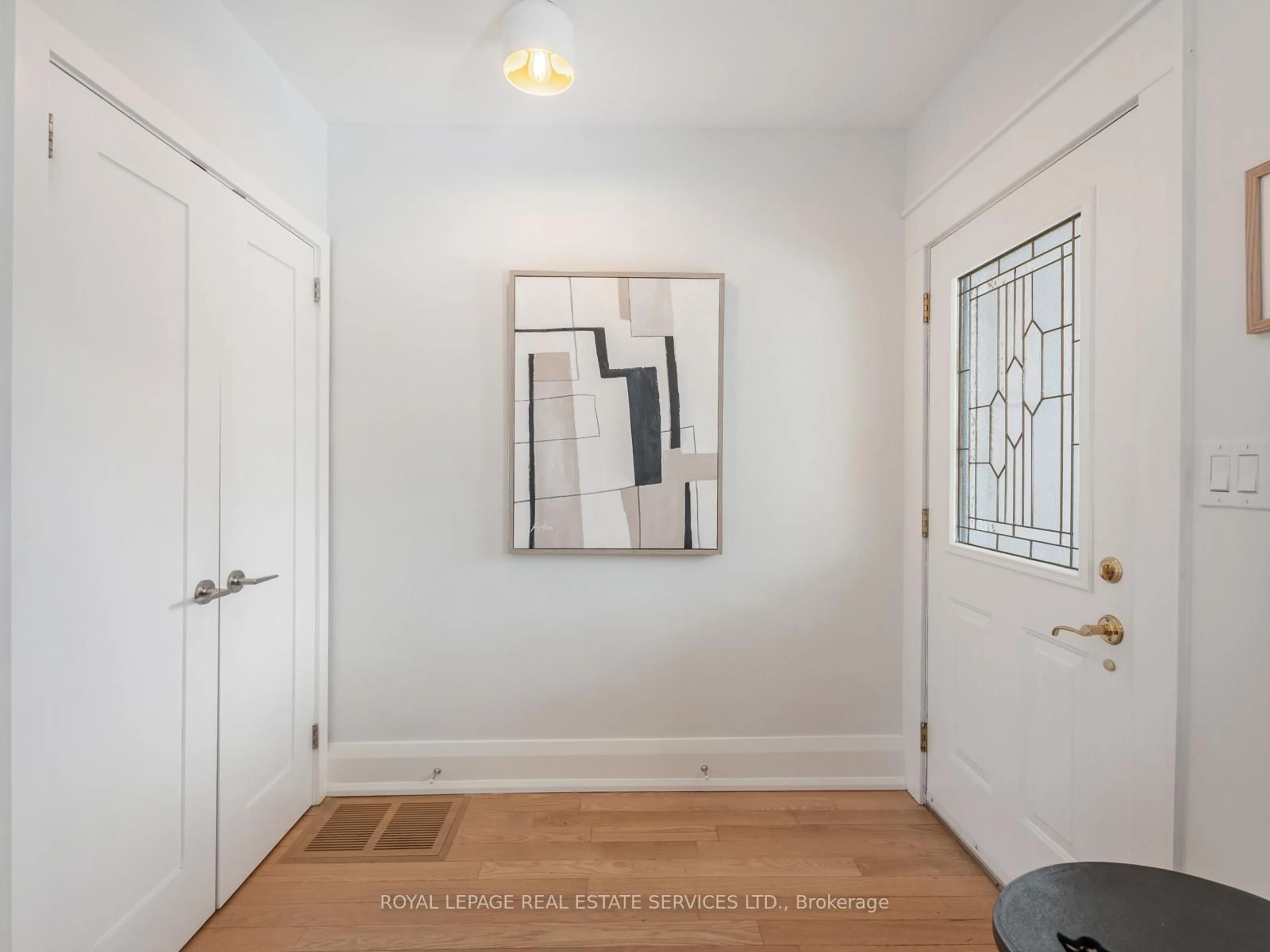 Indoor entryway for 581 Beresford Ave, Toronto Ontario M6S 3C2