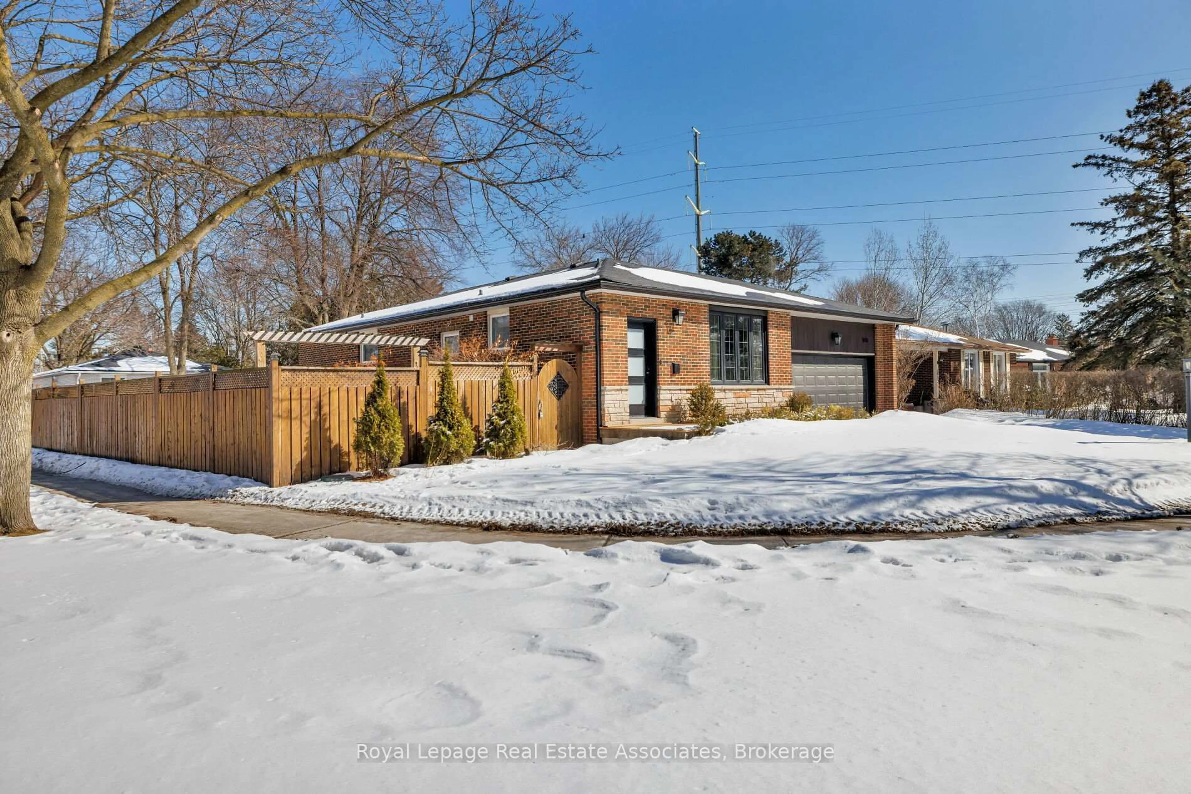 Home with brick exterior material, street for 1898 Barsuda Dr, Mississauga Ontario L5J 1V5