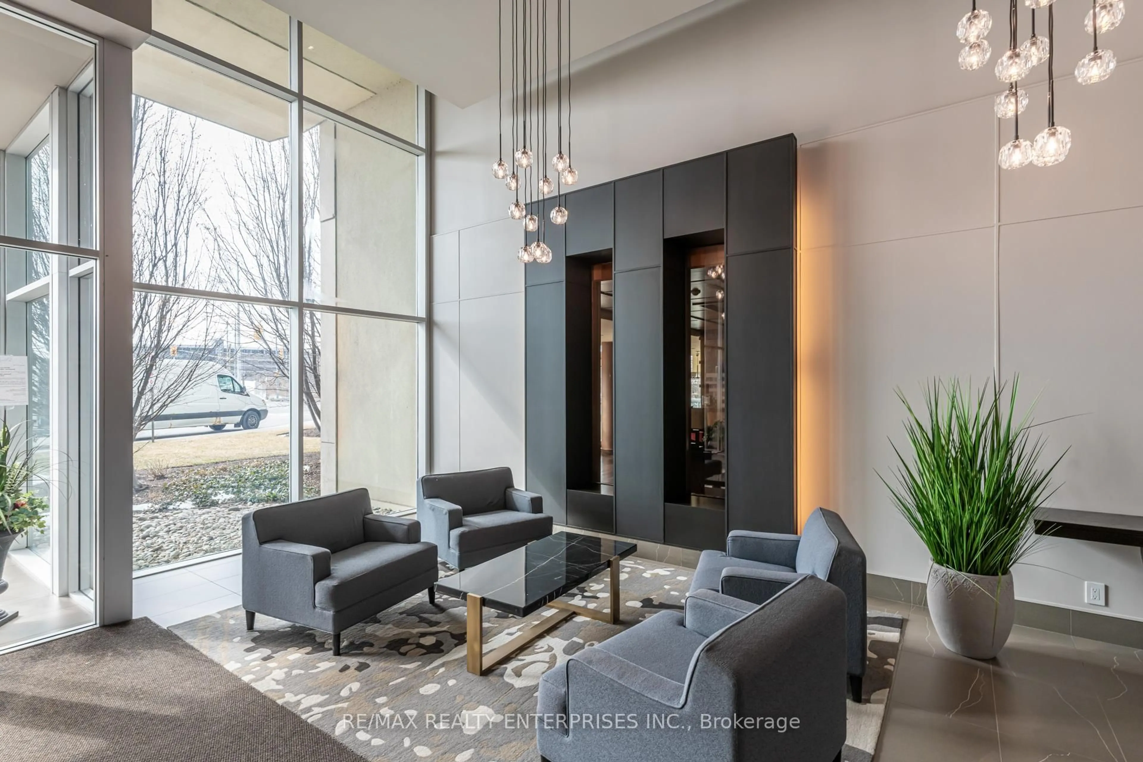 Unknown for 1055 Southdown Rd #LPH02, Mississauga Ontario L5J 0A3