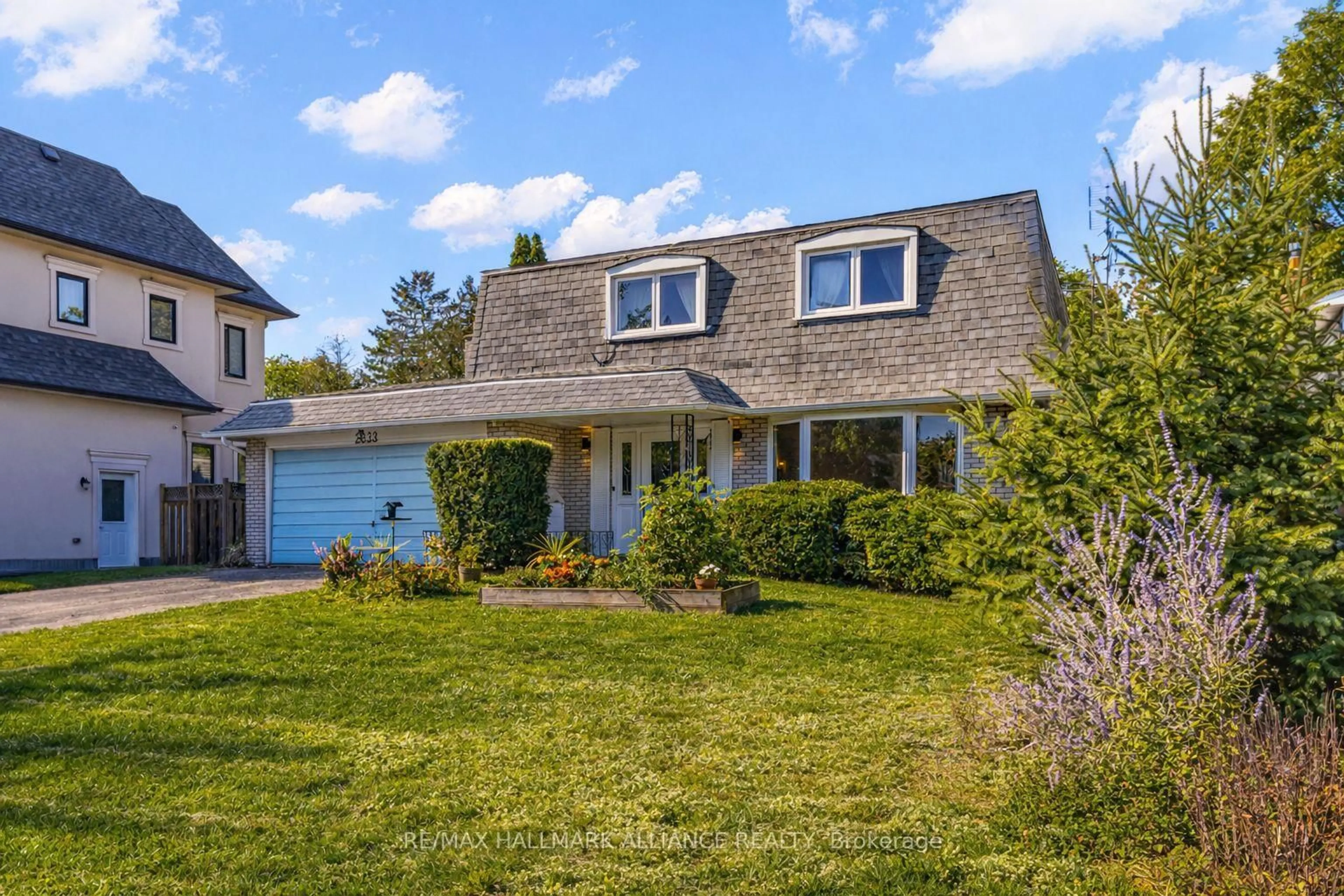 Home with vinyl exterior material, street for 2033 Water's Edge Dr, Oakville Ontario L6L 1A3