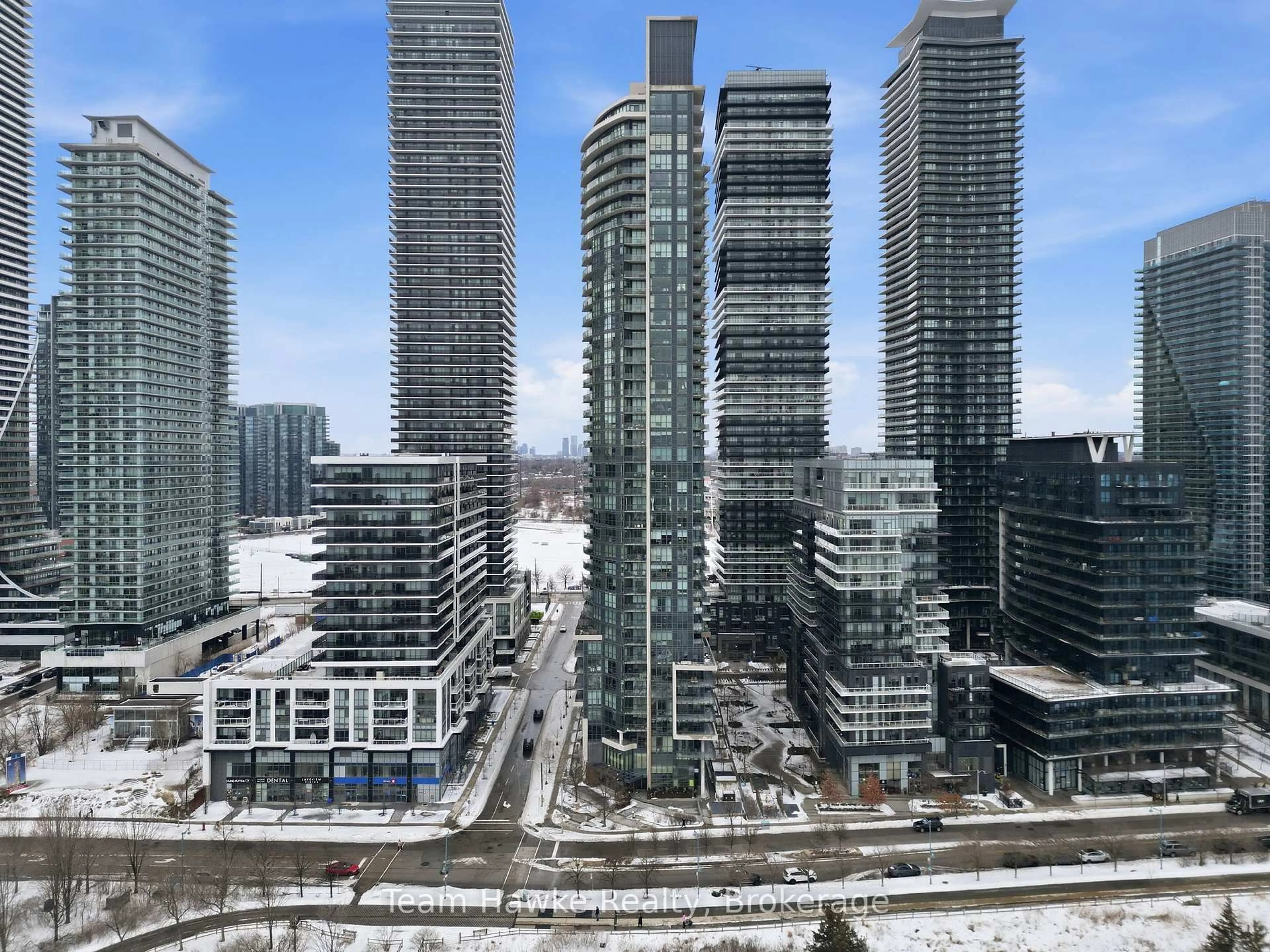 A pic from outside/outdoor area/front of a property/back of a property/a pic from drone, city buildings view from balcony for 59 Annie Craig Dr #2206, Toronto Ontario M8V 0C4