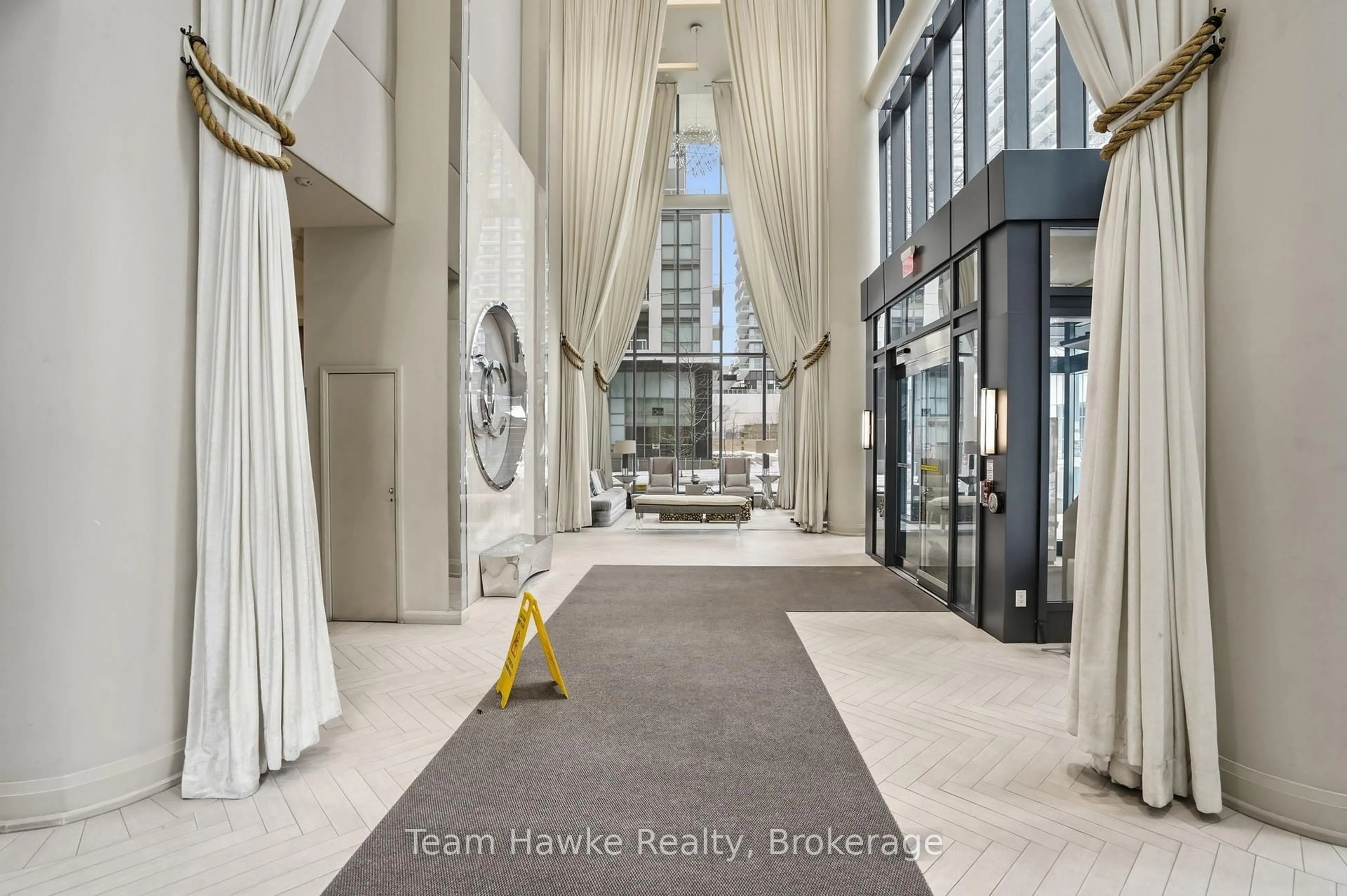 Indoor foyer for 59 Annie Craig Dr #2206, Toronto Ontario M8V 0C4