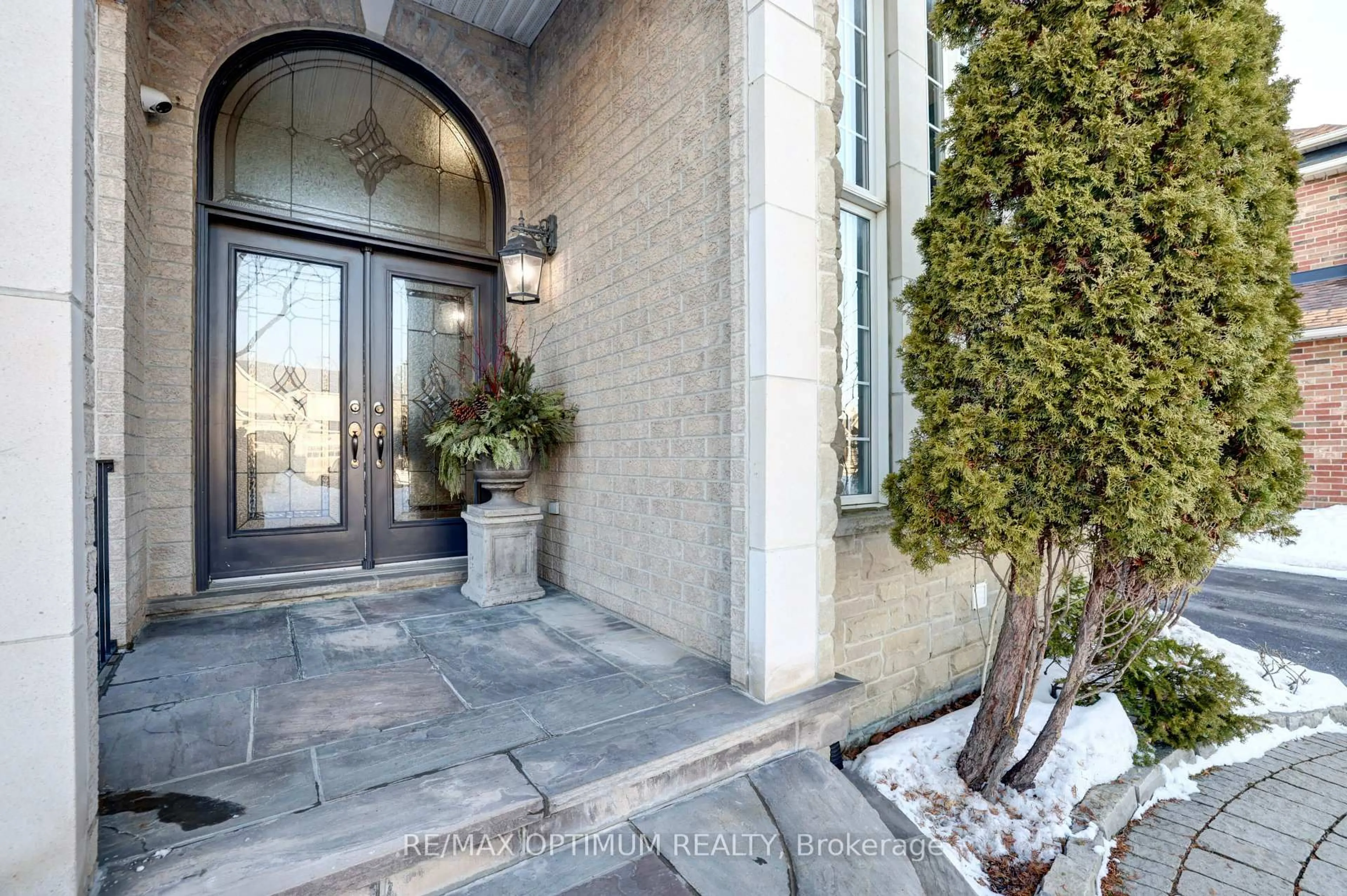 Indoor entryway for 84 Nova Scotia Rd, Brampton Ontario L6Y 5K1