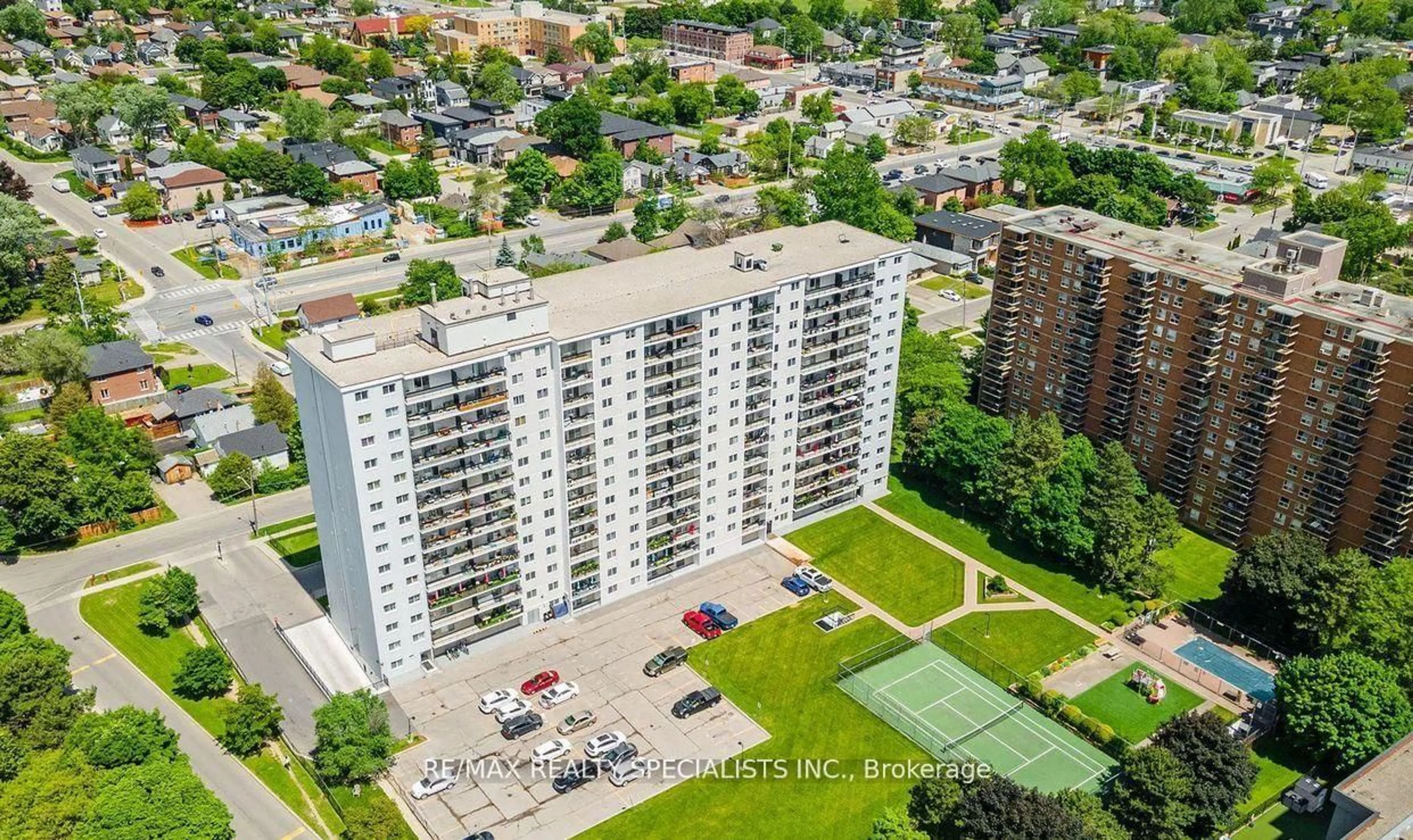 A pic from outside/outdoor area/front of a property/back of a property/a pic from drone, city buildings view from balcony for 1100 Caven St #810, Mississauga Ontario L5G 4N3