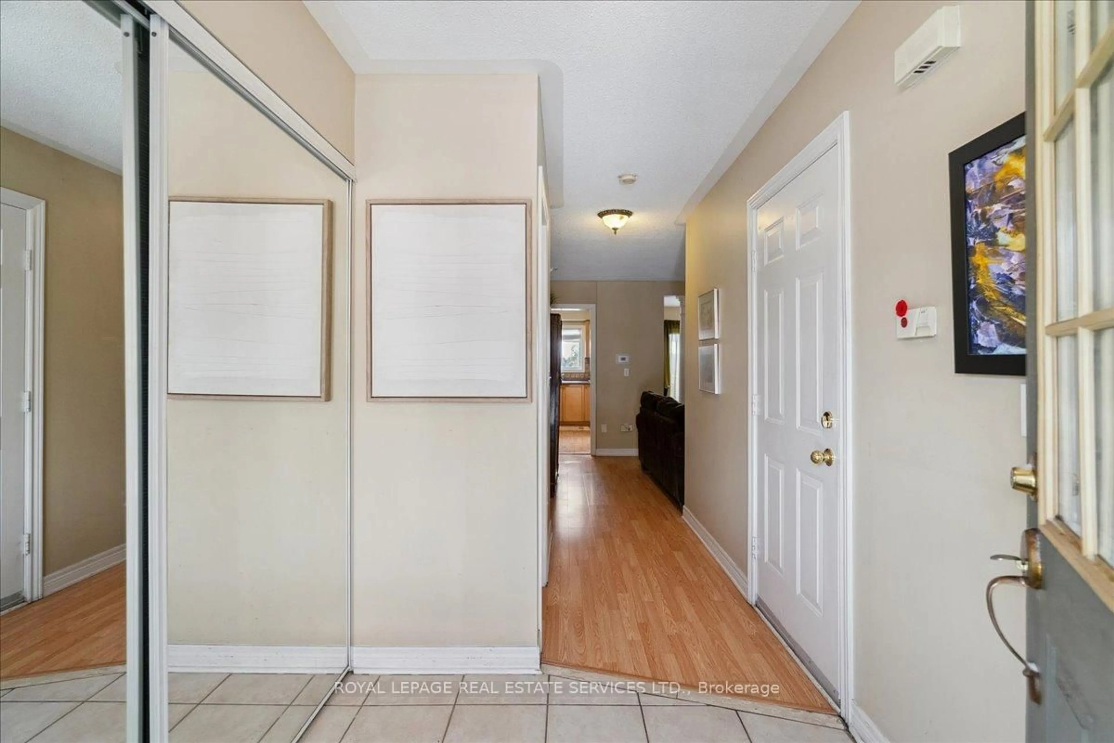 Indoor entryway for 2871 DARIEN Rd #14, Burlington Ontario L7M 4R6