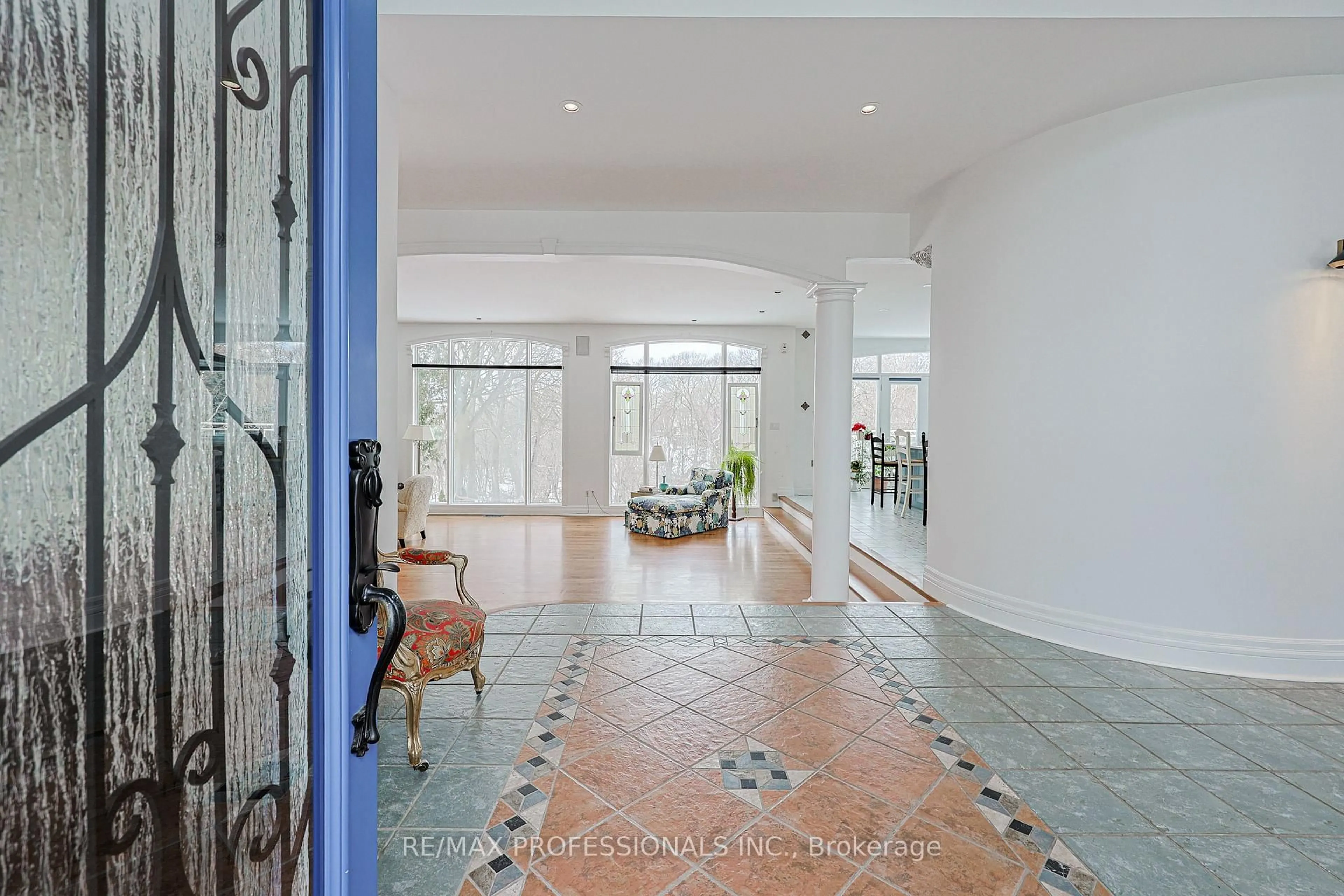 Indoor foyer for 84 Neilson Dr, Toronto Ontario M9C 1V7