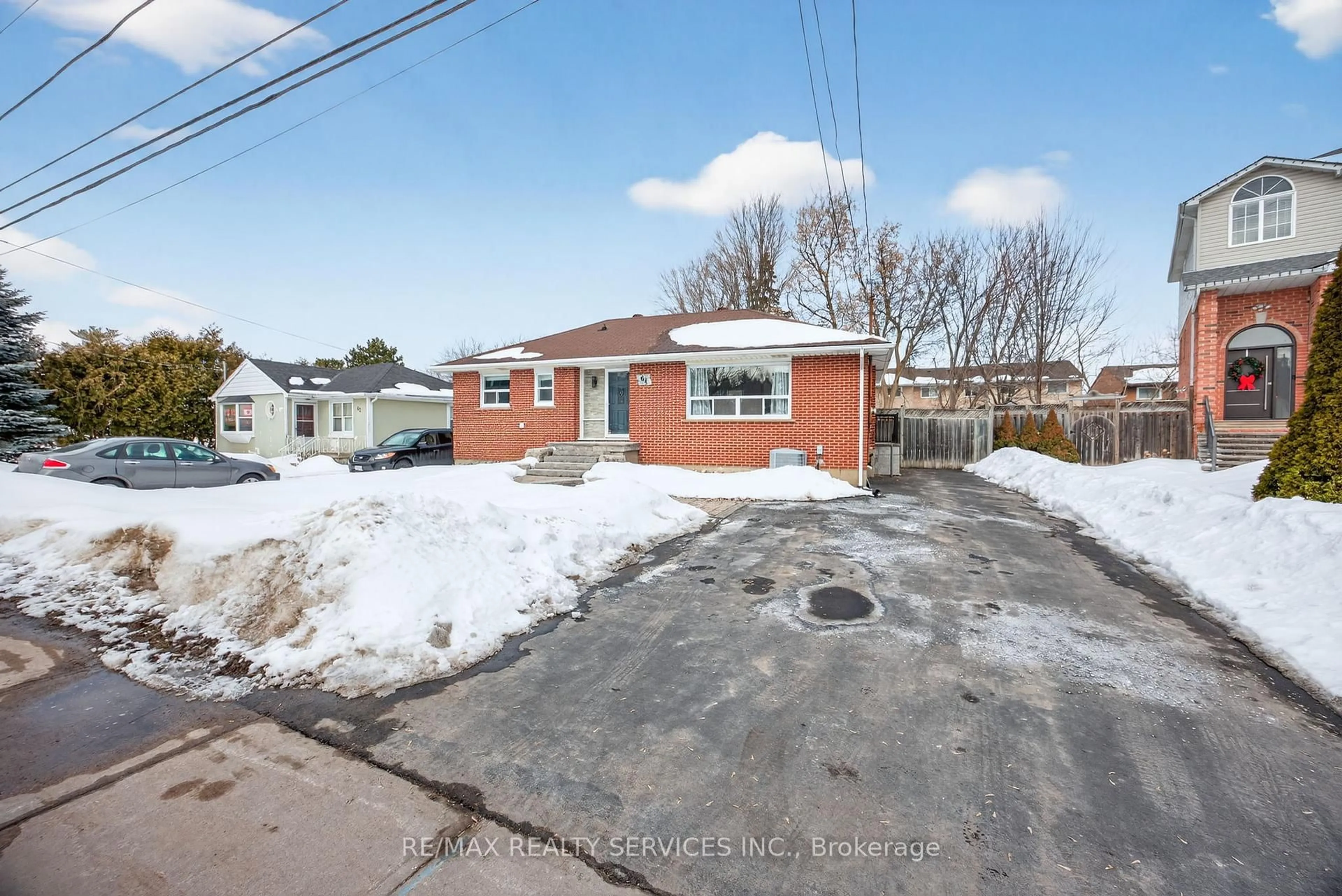 A pic from outside/outdoor area/front of a property/back of a property/a pic from drone, street for 64 River Dr, Halton Hills Ontario L7G 2J2