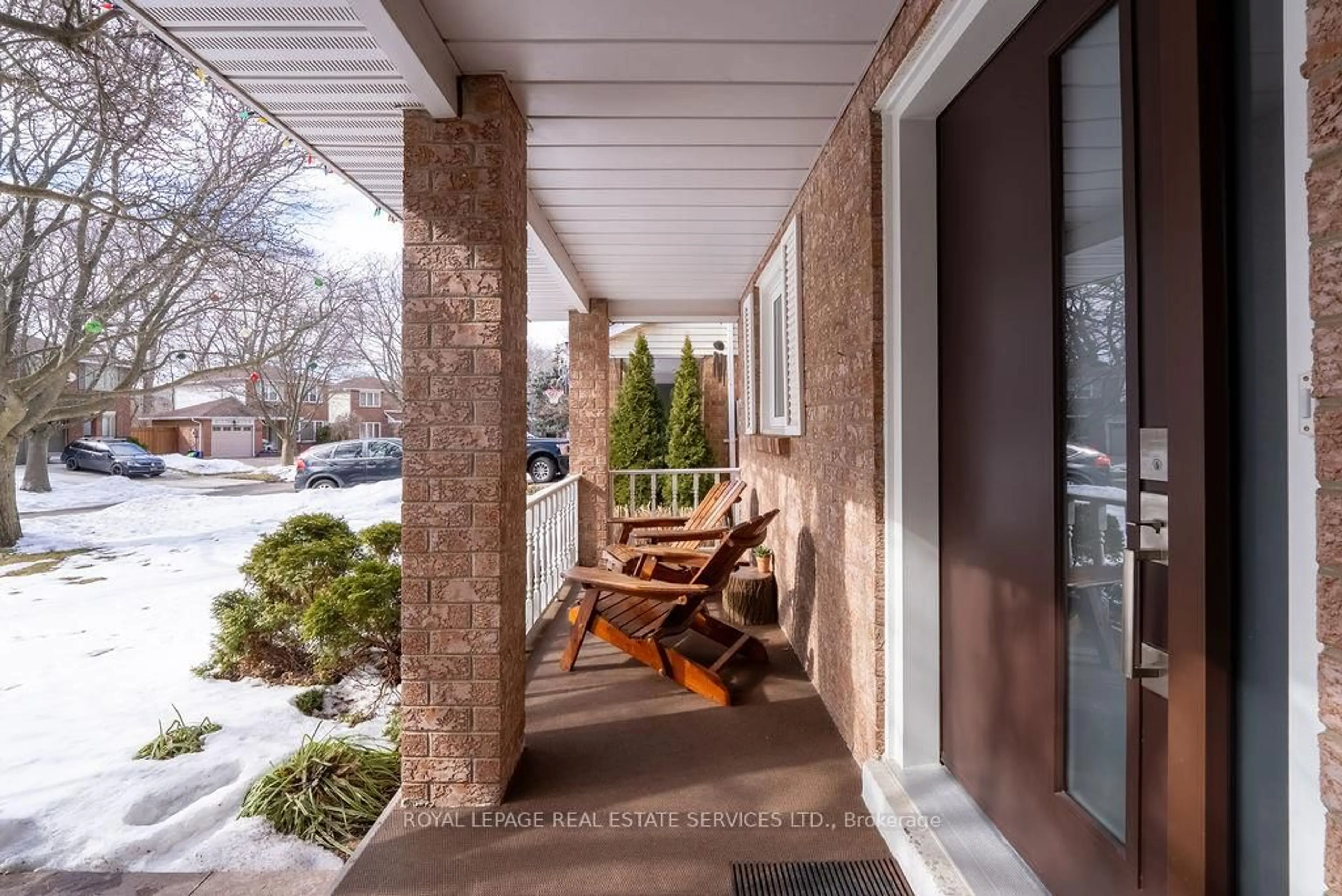 Patio, street for 161 Riverview St, Oakville Ontario L6L 5S2
