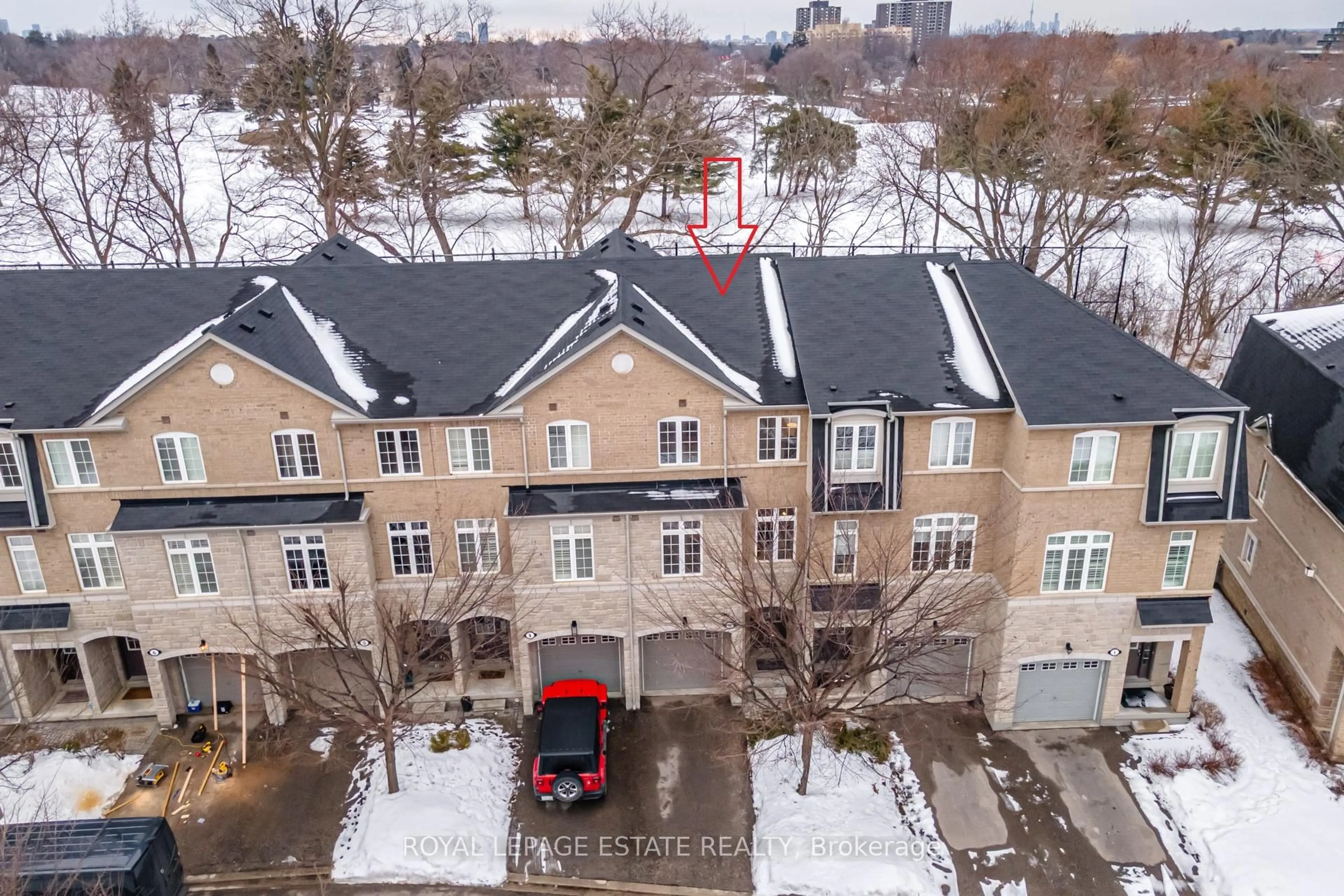A pic from outside/outdoor area/front of a property/back of a property/a pic from drone, unknown for 1129 Haig Blvd #3, Mississauga Ontario L5E 2M6