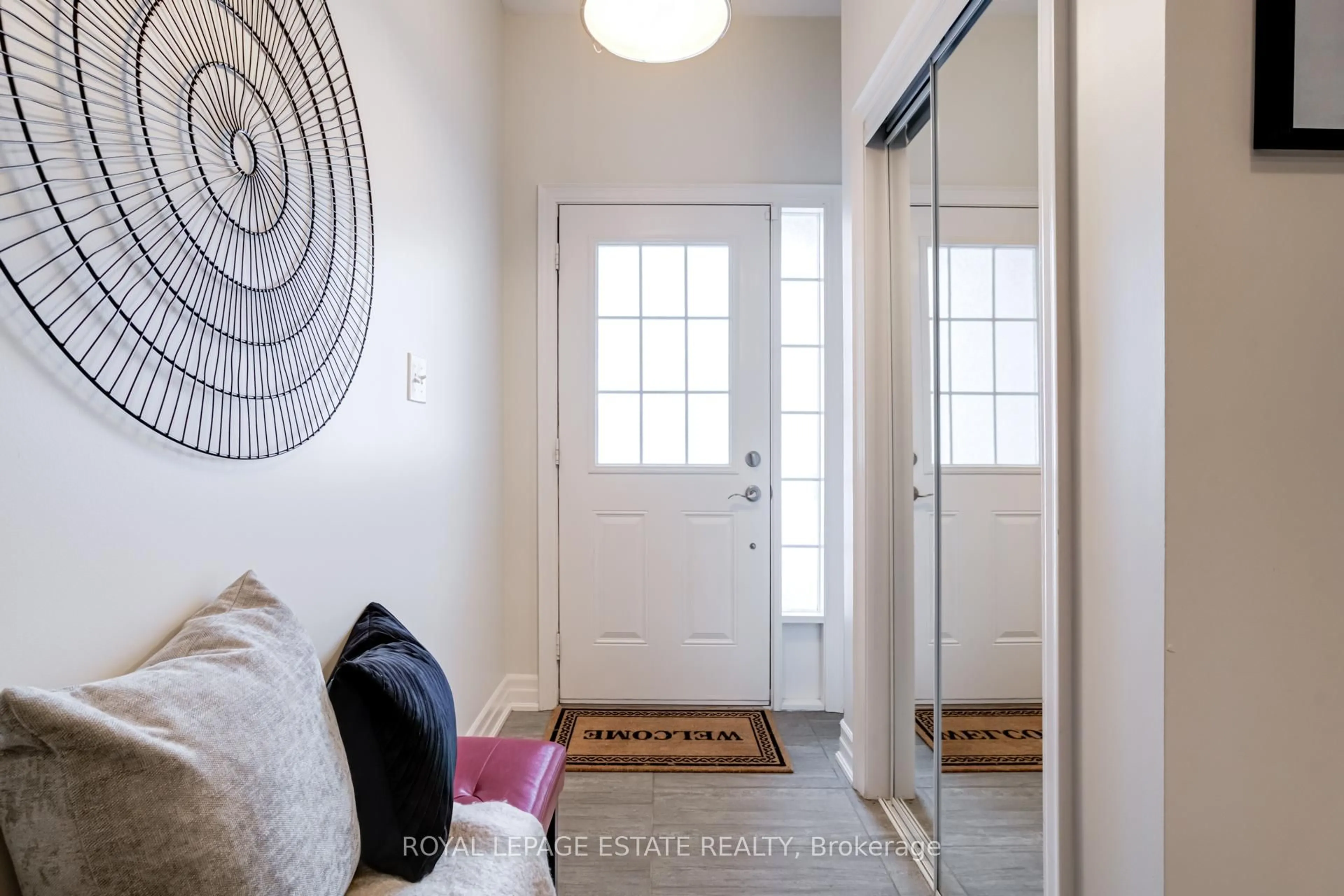 Indoor entryway for 1129 Haig Blvd #3, Mississauga Ontario L5E 2M6