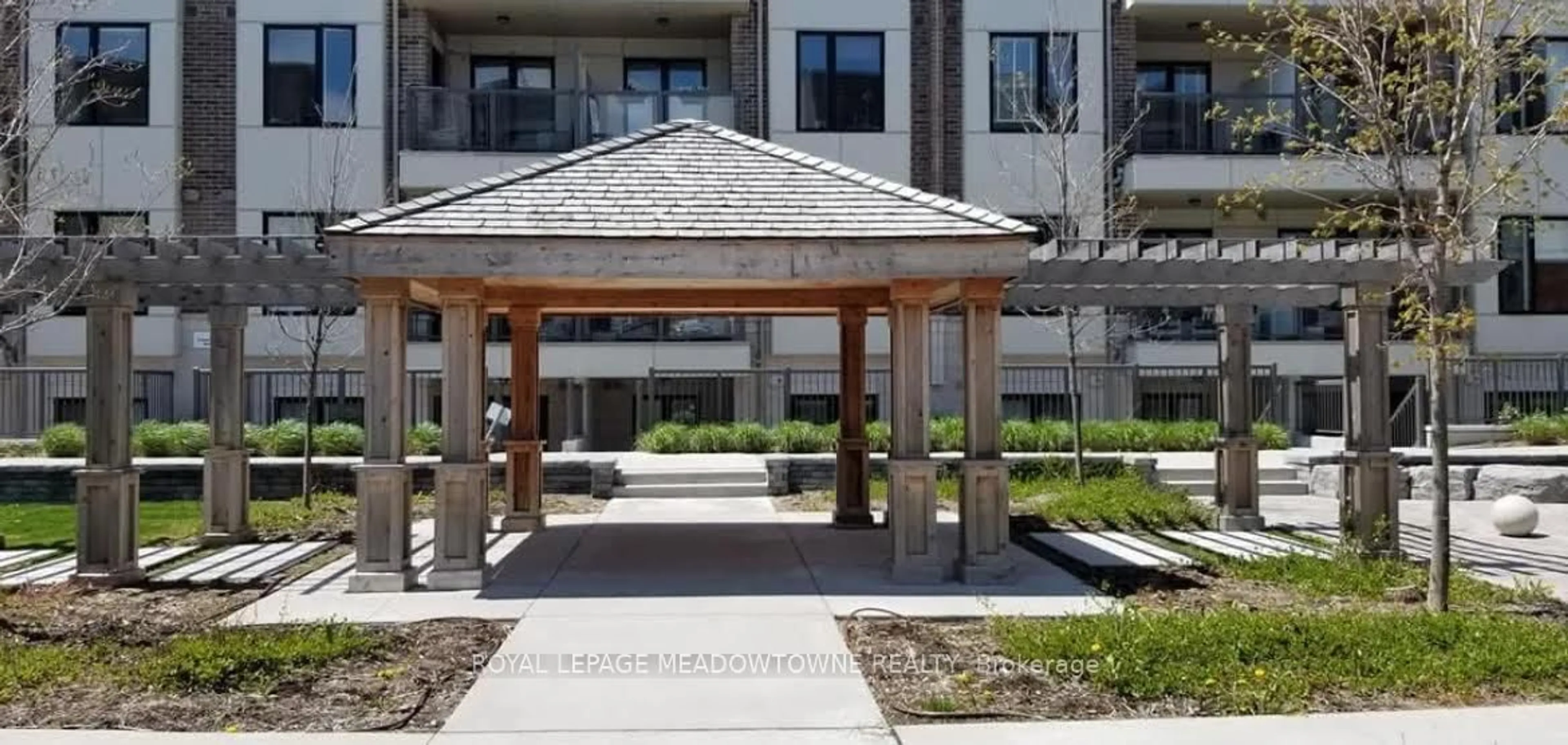 Patio, building for 6 Drummond St #311, Toronto Ontario M8V 2V9