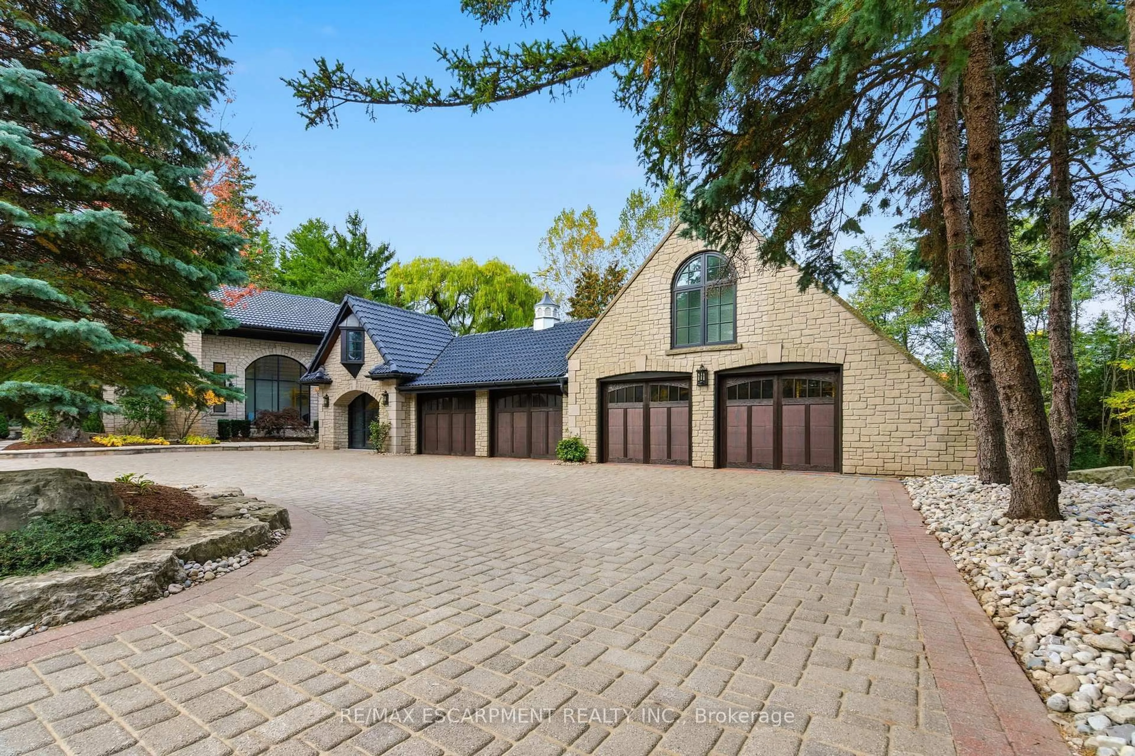 Home with brick exterior material, street for 3320 Guelph Line, Burlington Ontario L7P 0S7