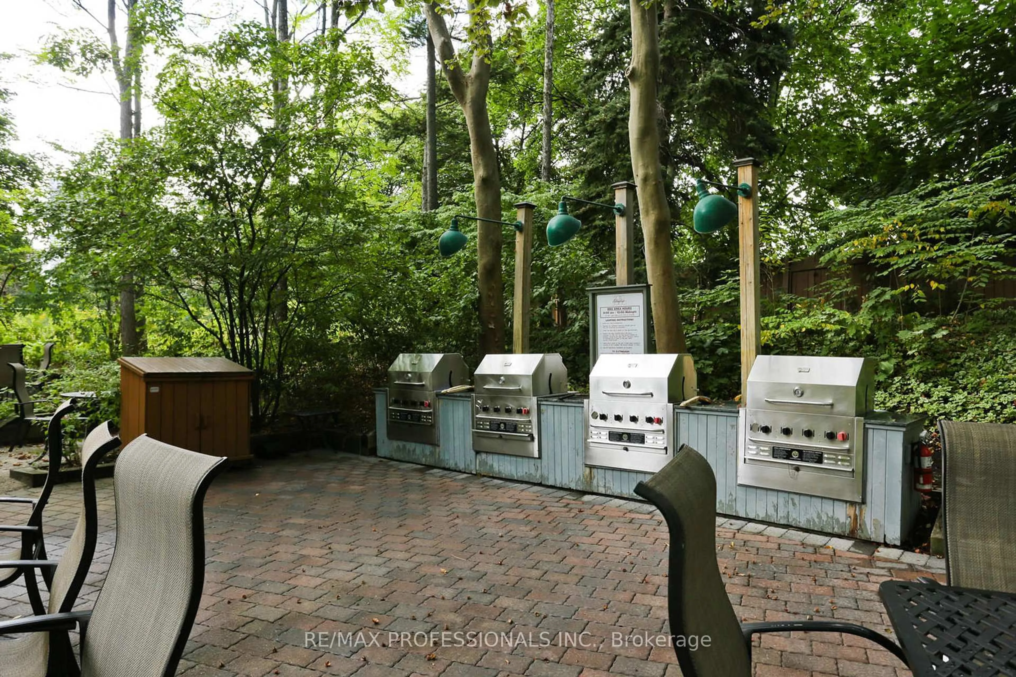 Patio, street for 2000 Islington Ave #808, Toronto Ontario M9P 3S7