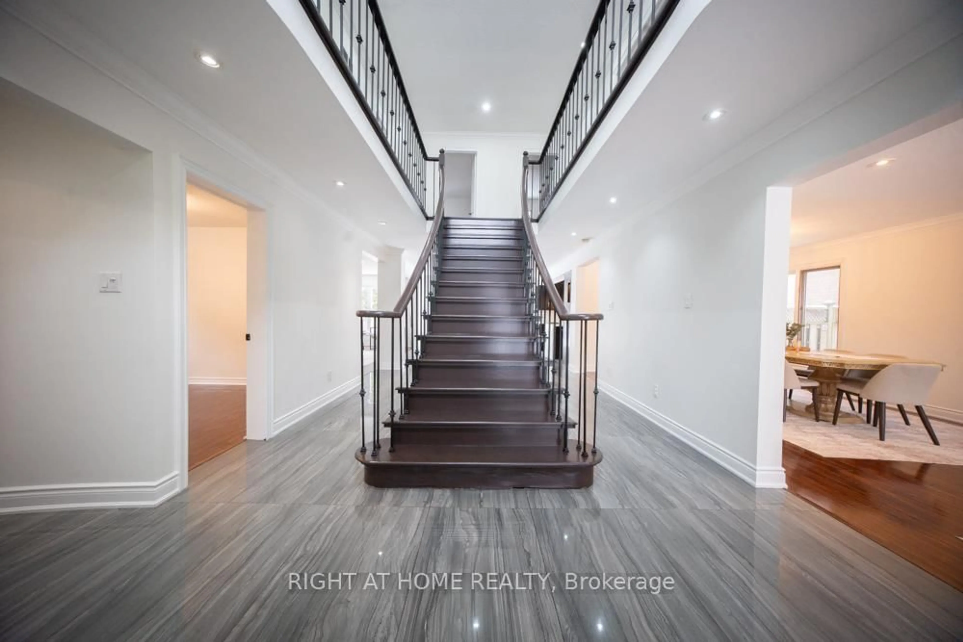 Unknown for 2088 Perran Dr, Mississauga Ontario L5K 2R4