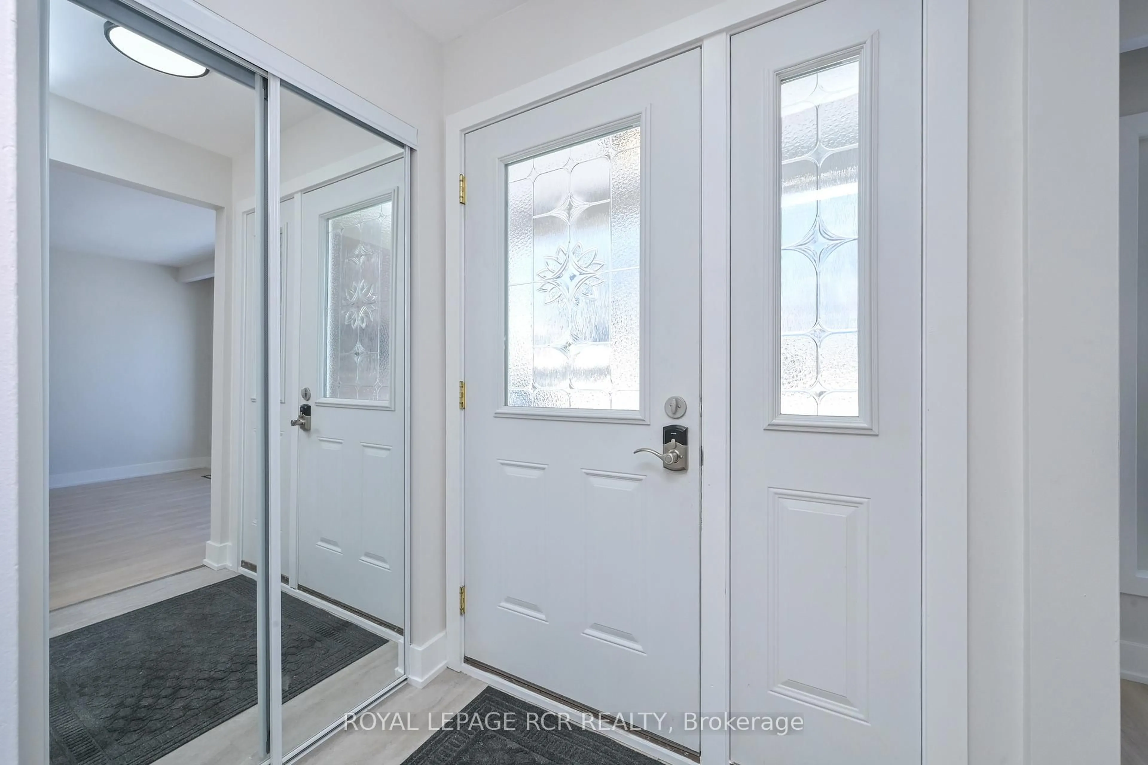 Indoor entryway for 106 Burbank Cres, Orangeville Ontario L9W 3E7