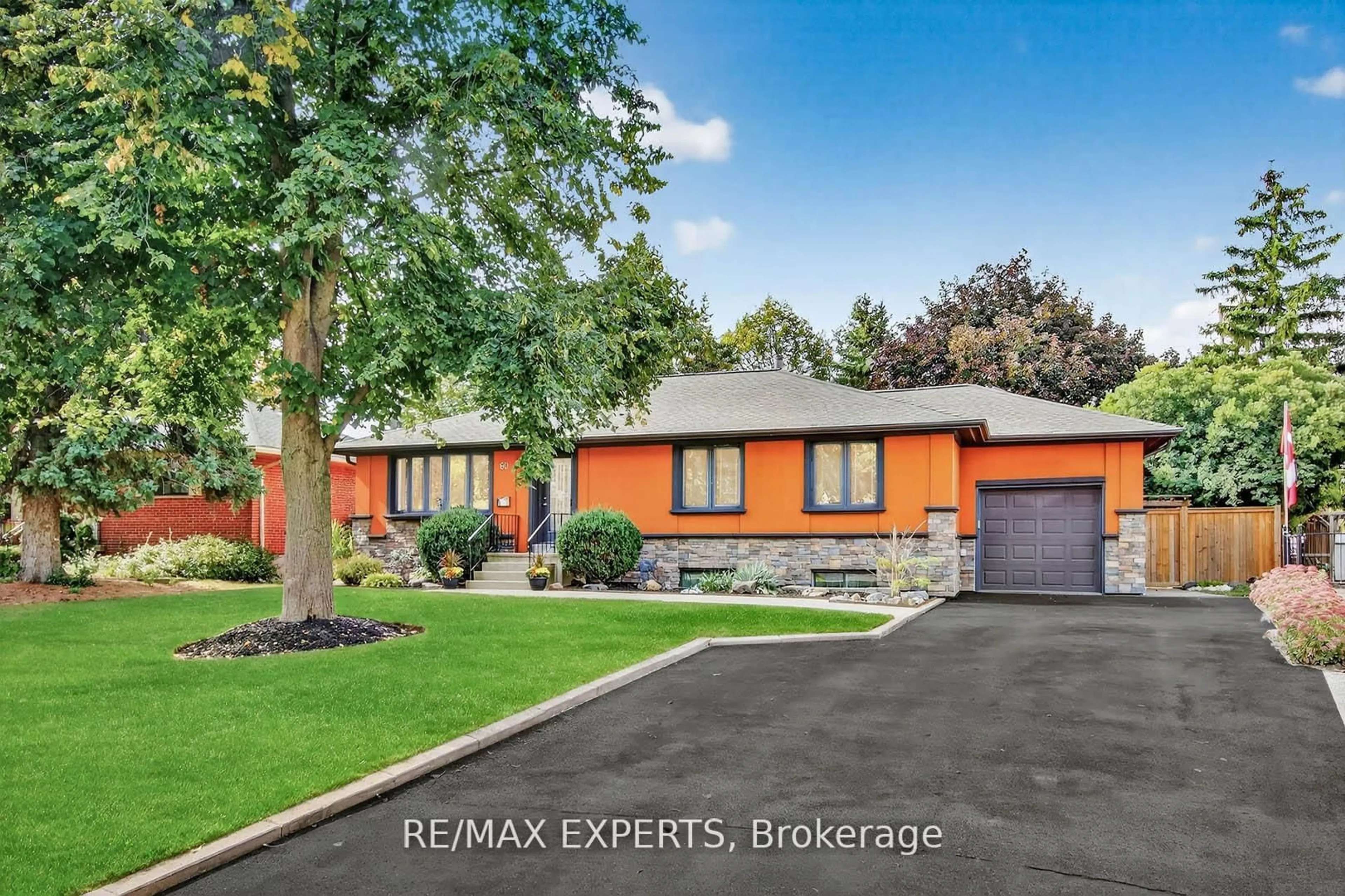 Home with brick exterior material, street for 60 Suburban Dr, Mississauga Ontario L5N 1G9