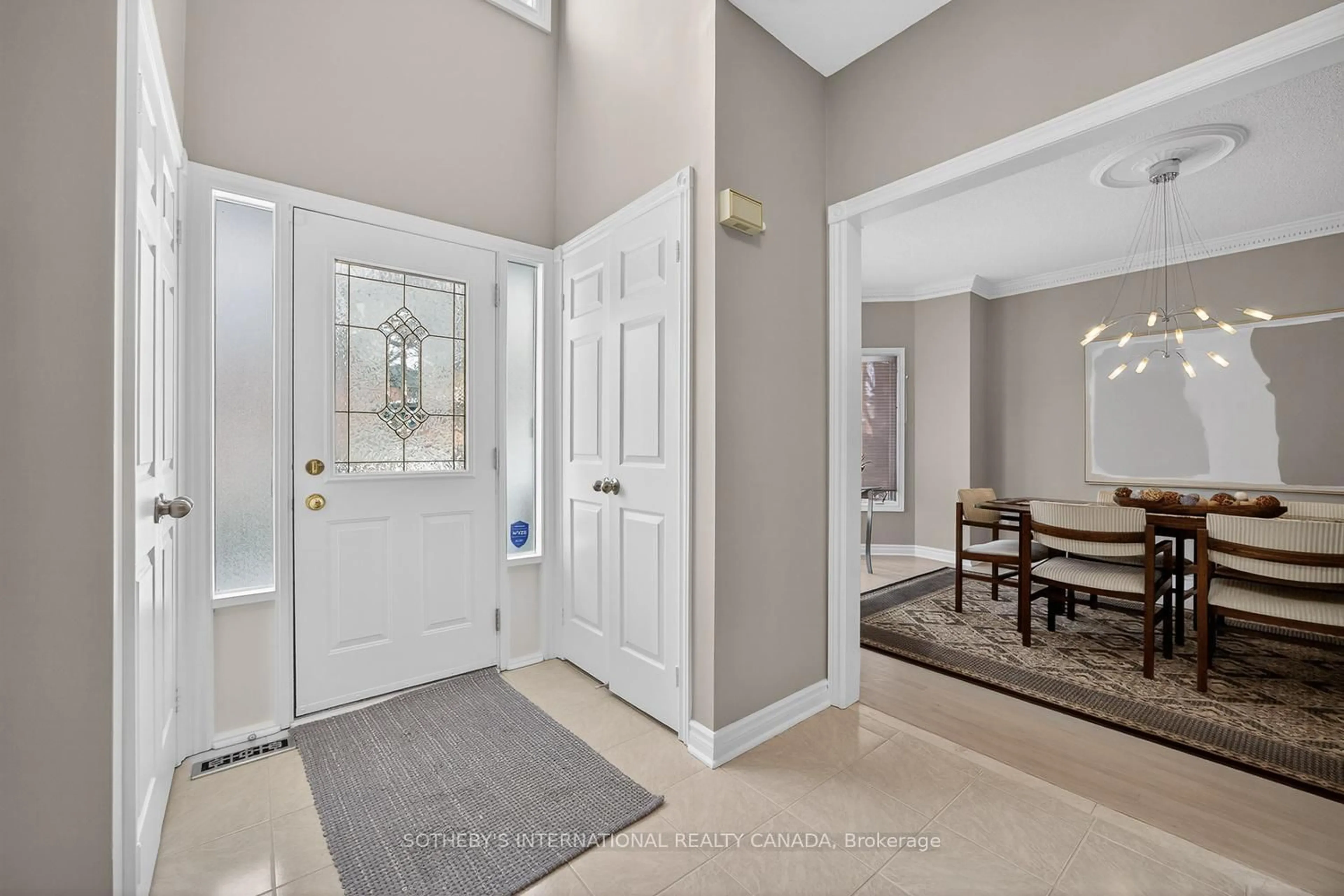 Indoor entryway for 1777 Covington Terr, Mississauga Ontario L5M 3M5