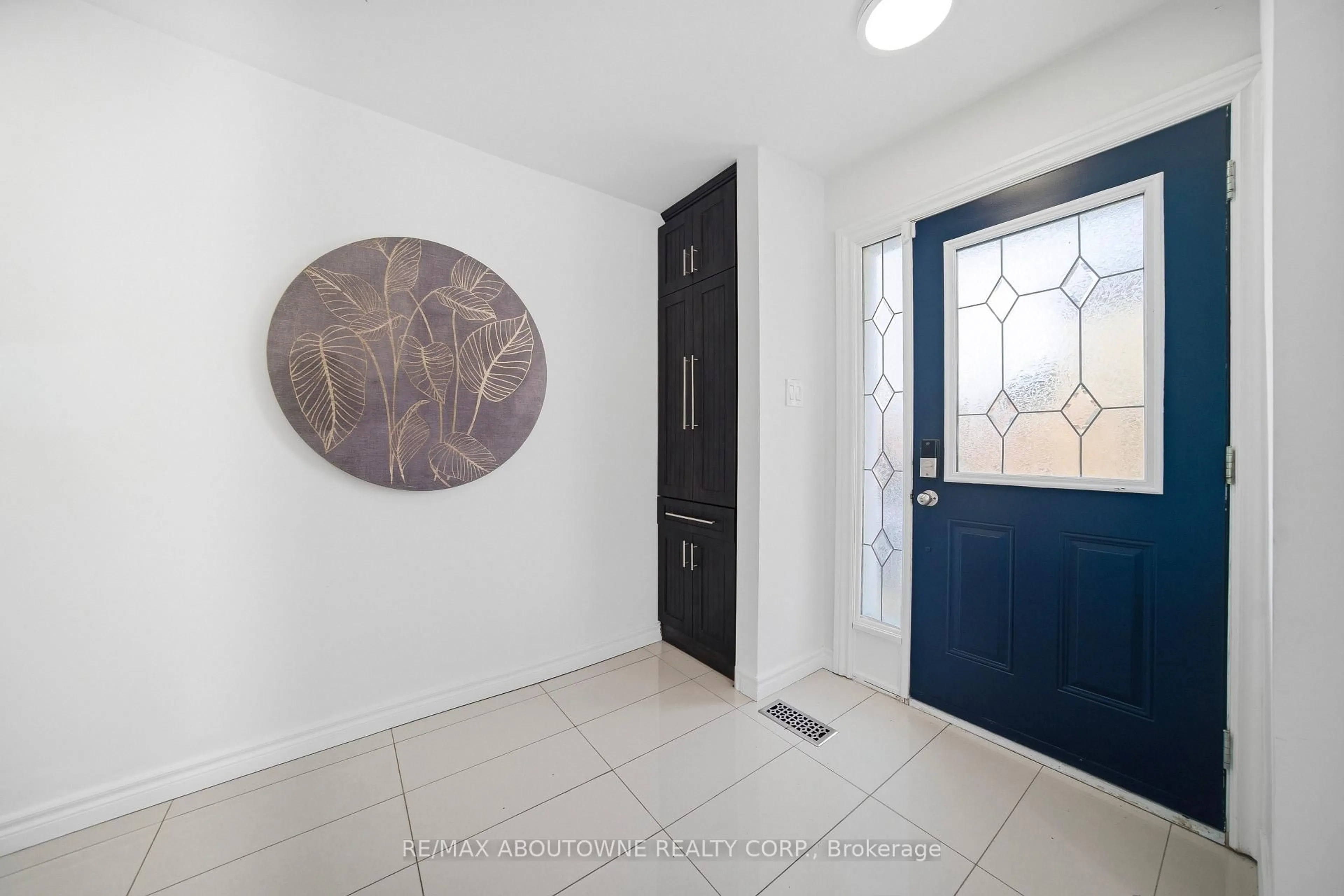 Indoor entryway for 1238 Bray Crt, Mississauga Ontario L5J 3S5