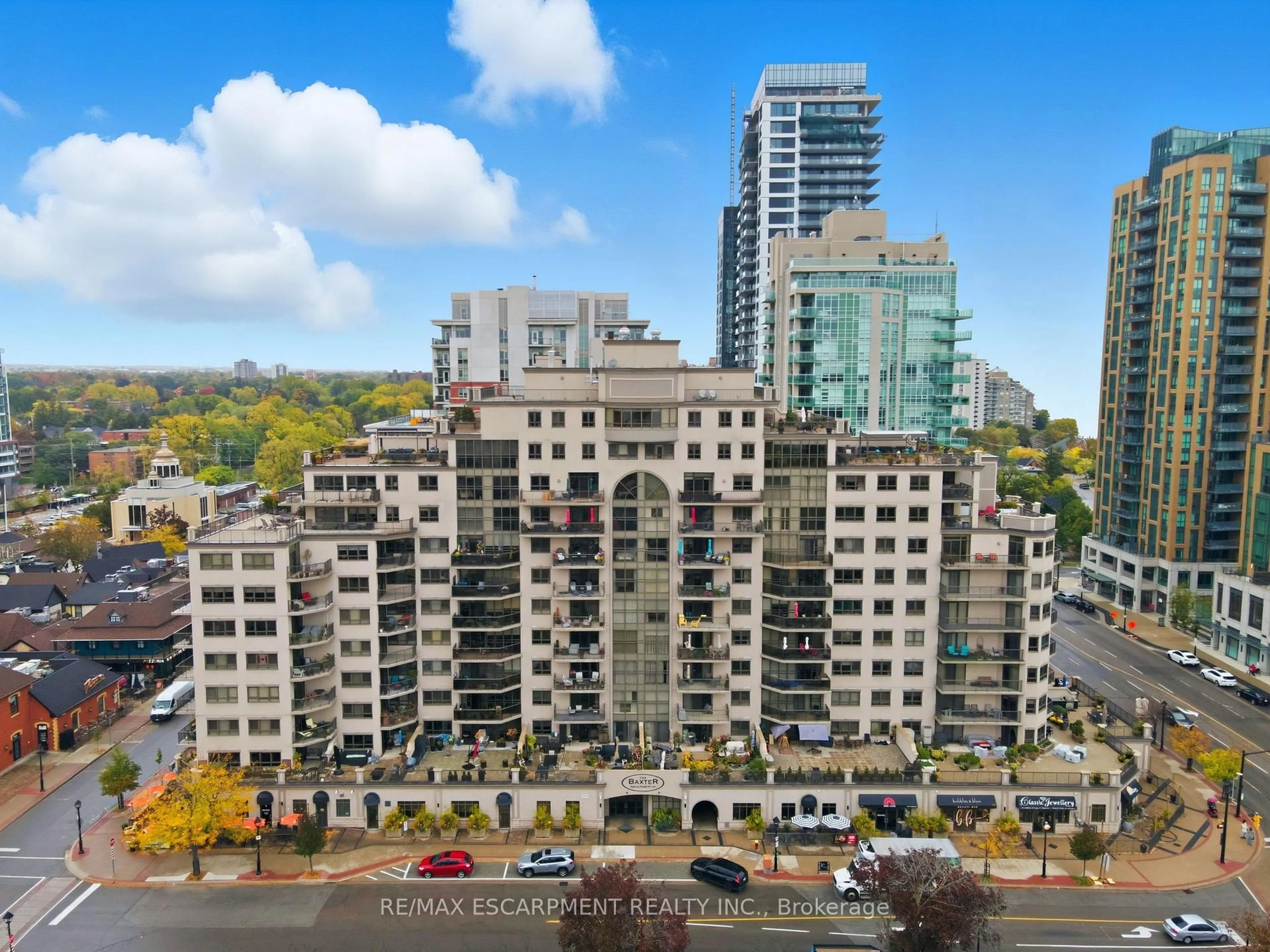 A pic from outside/outdoor area/front of a property/back of a property/a pic from drone, city buildings view from balcony for 399 Elizabeth St #512, Burlington Ontario L7R 0A4