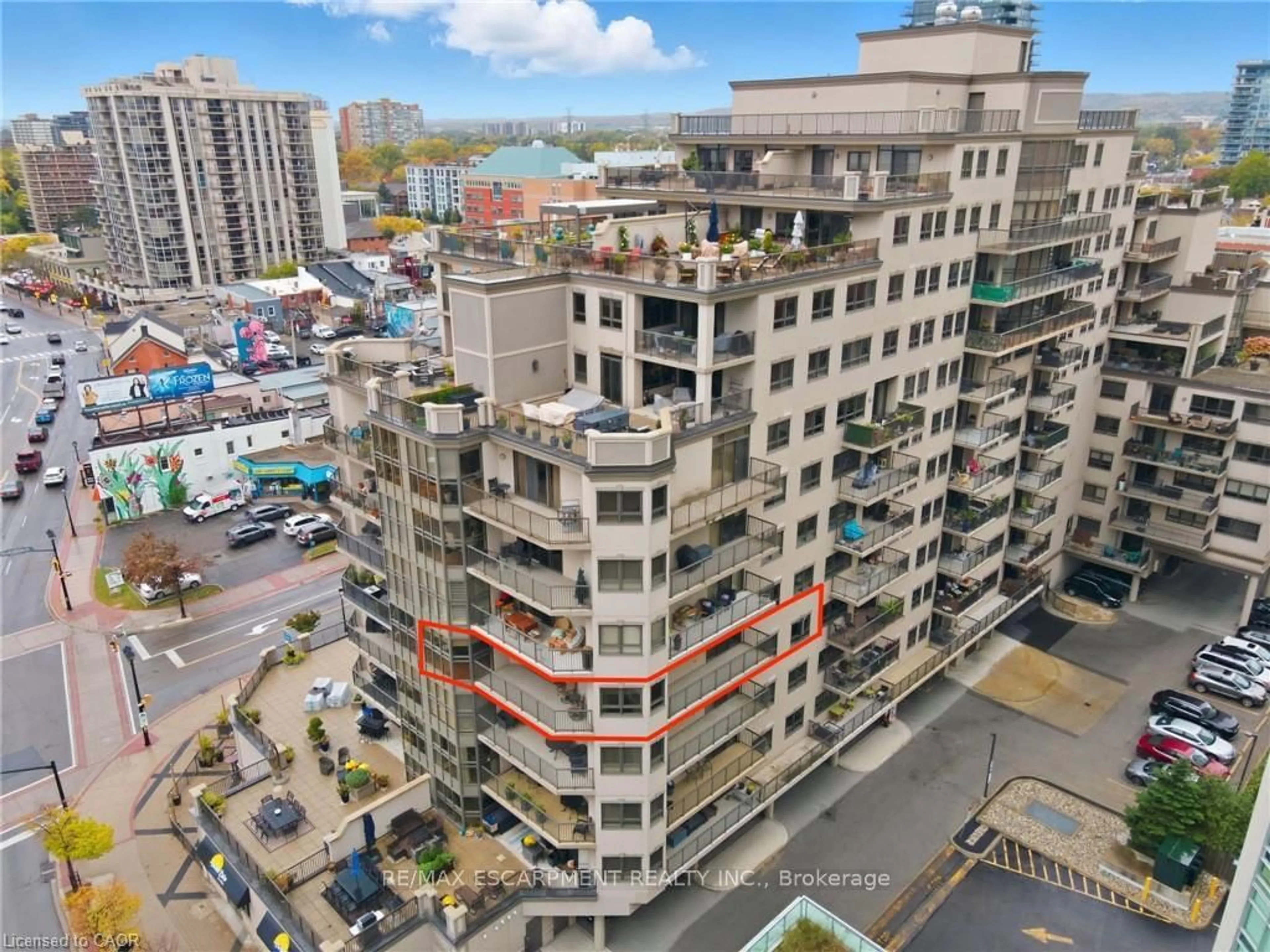A pic from outside/outdoor area/front of a property/back of a property/a pic from drone, city buildings view from balcony for 399 Elizabeth St #512, Burlington Ontario L7R 0A4