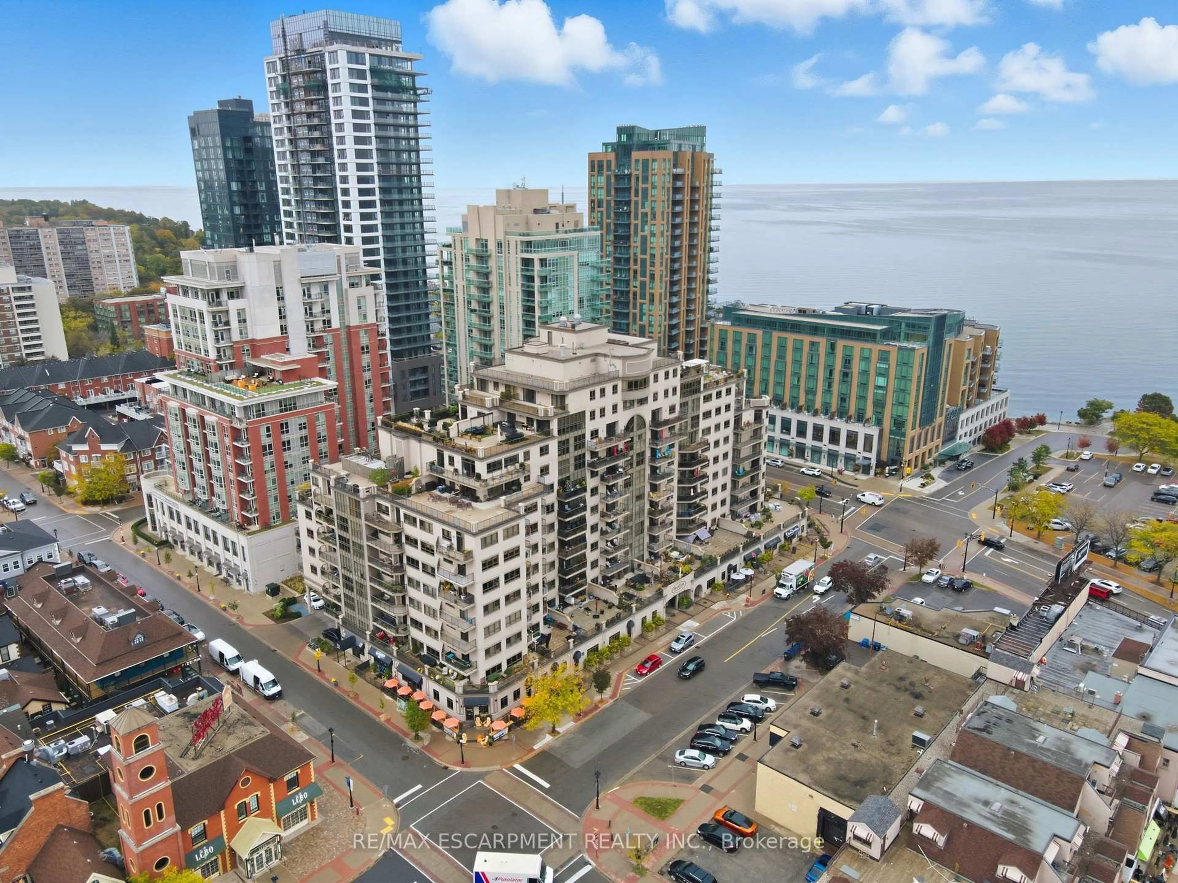 A pic from outside/outdoor area/front of a property/back of a property/a pic from drone, city buildings view from balcony for 399 Elizabeth St #512, Burlington Ontario L7R 0A4