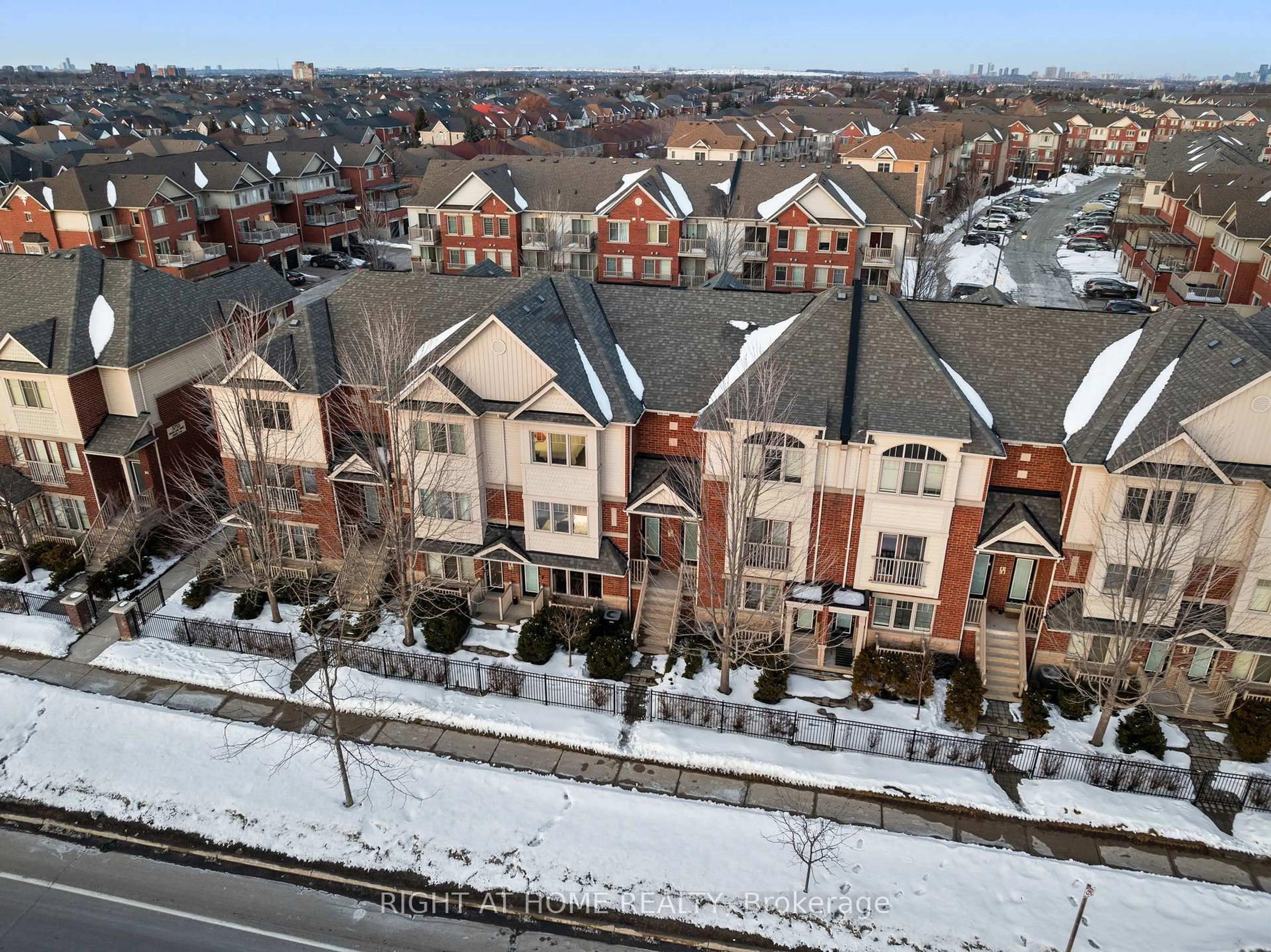 A pic from outside/outdoor area/front of a property/back of a property/a pic from drone, city buildings view from balcony for 5725 Tenth Line #12, Mississauga Ontario L5M 0P7