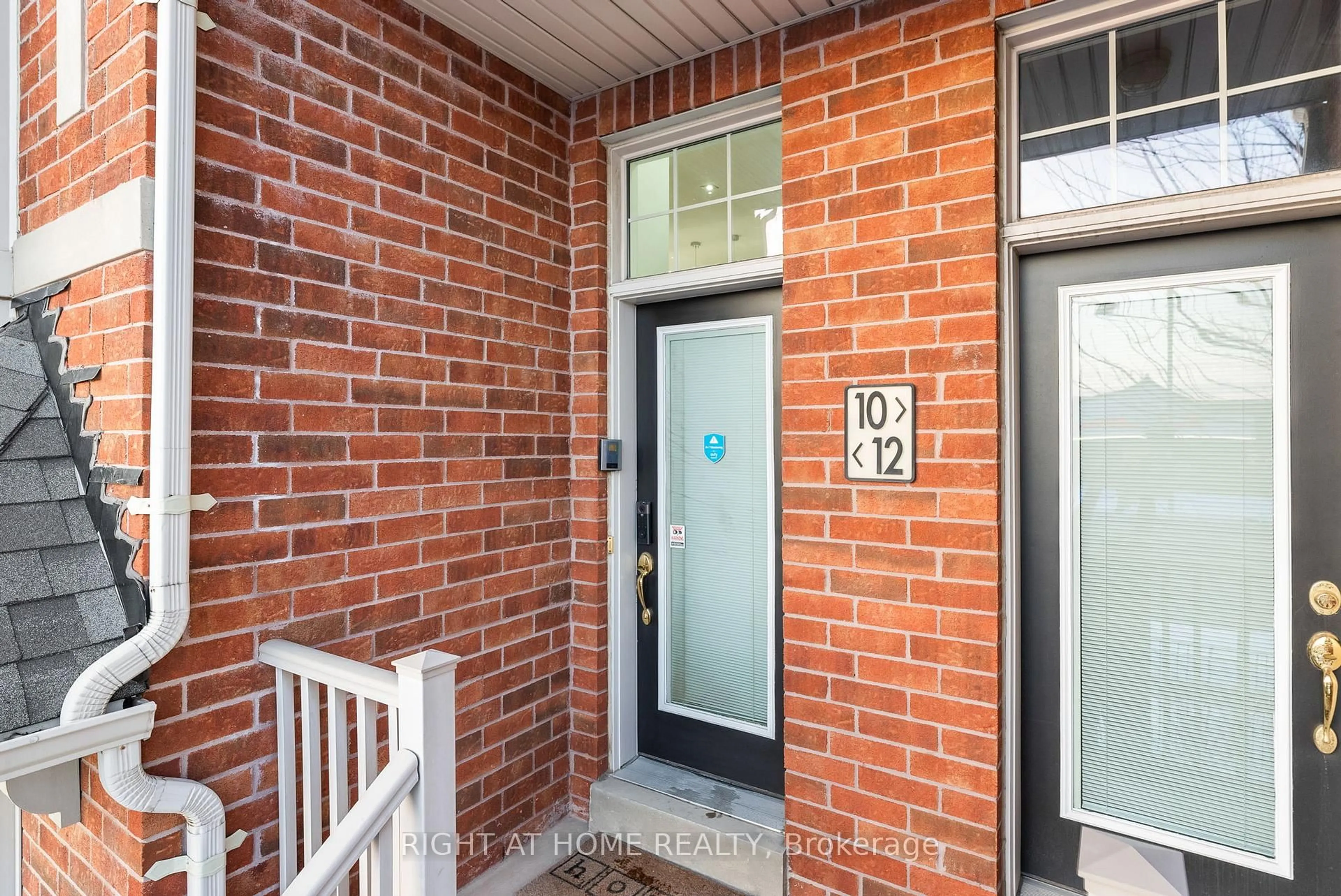 Indoor entryway for 5725 Tenth Line #12, Mississauga Ontario L5M 0P7