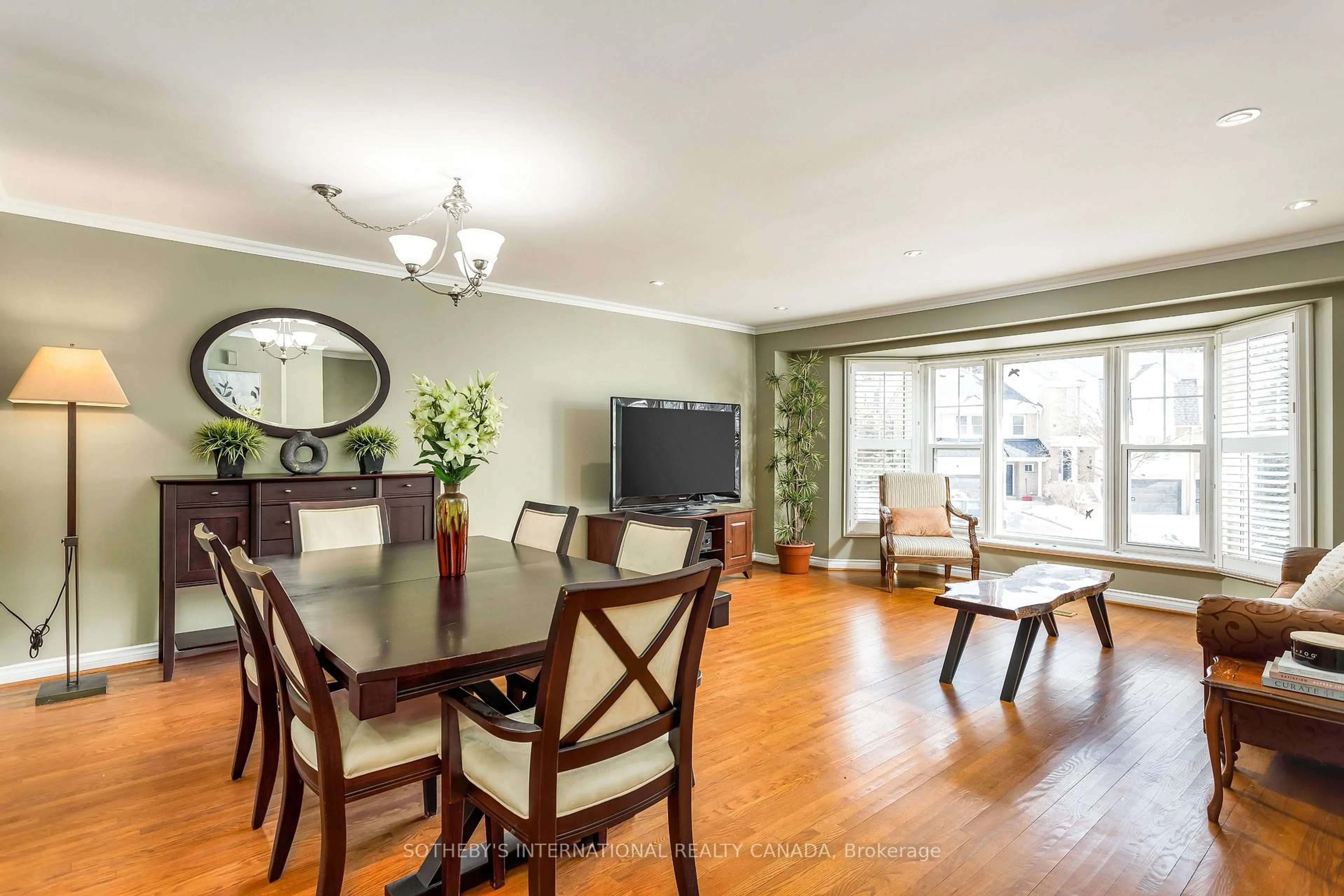 Dining room, wood/laminate floor for 26 Tamarack Circ, Toronto Ontario M9P 3T9