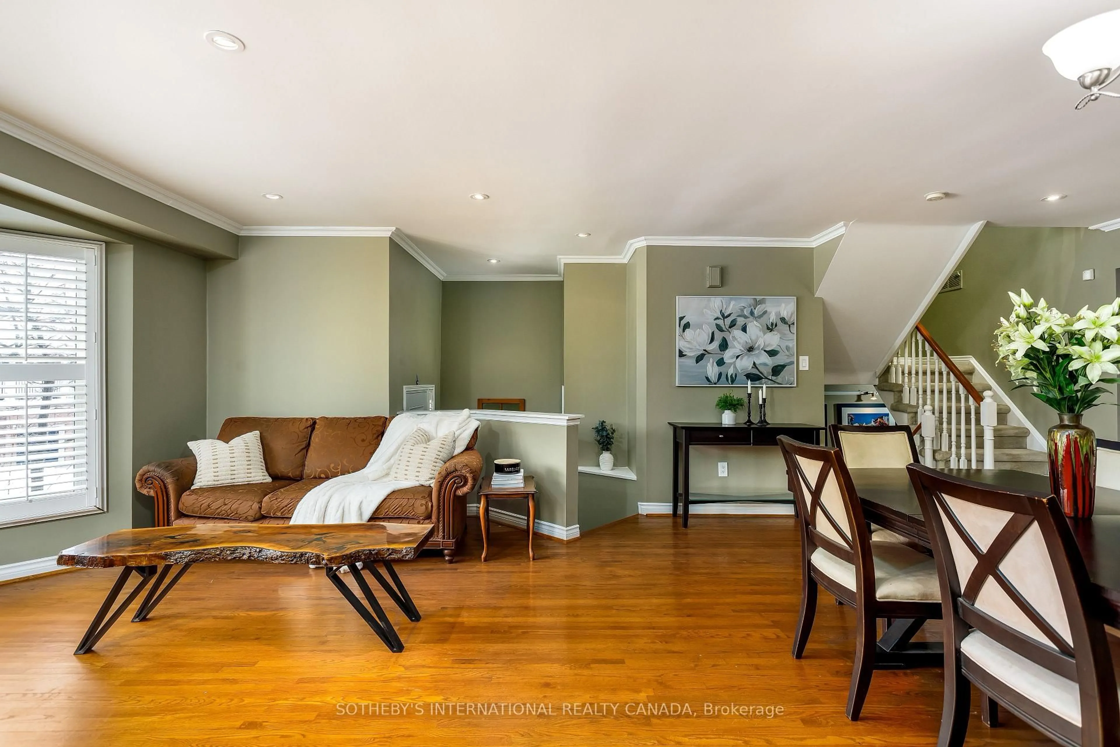 Living room with furniture, wood/laminate floor for 26 Tamarack Circ, Toronto Ontario M9P 3T9